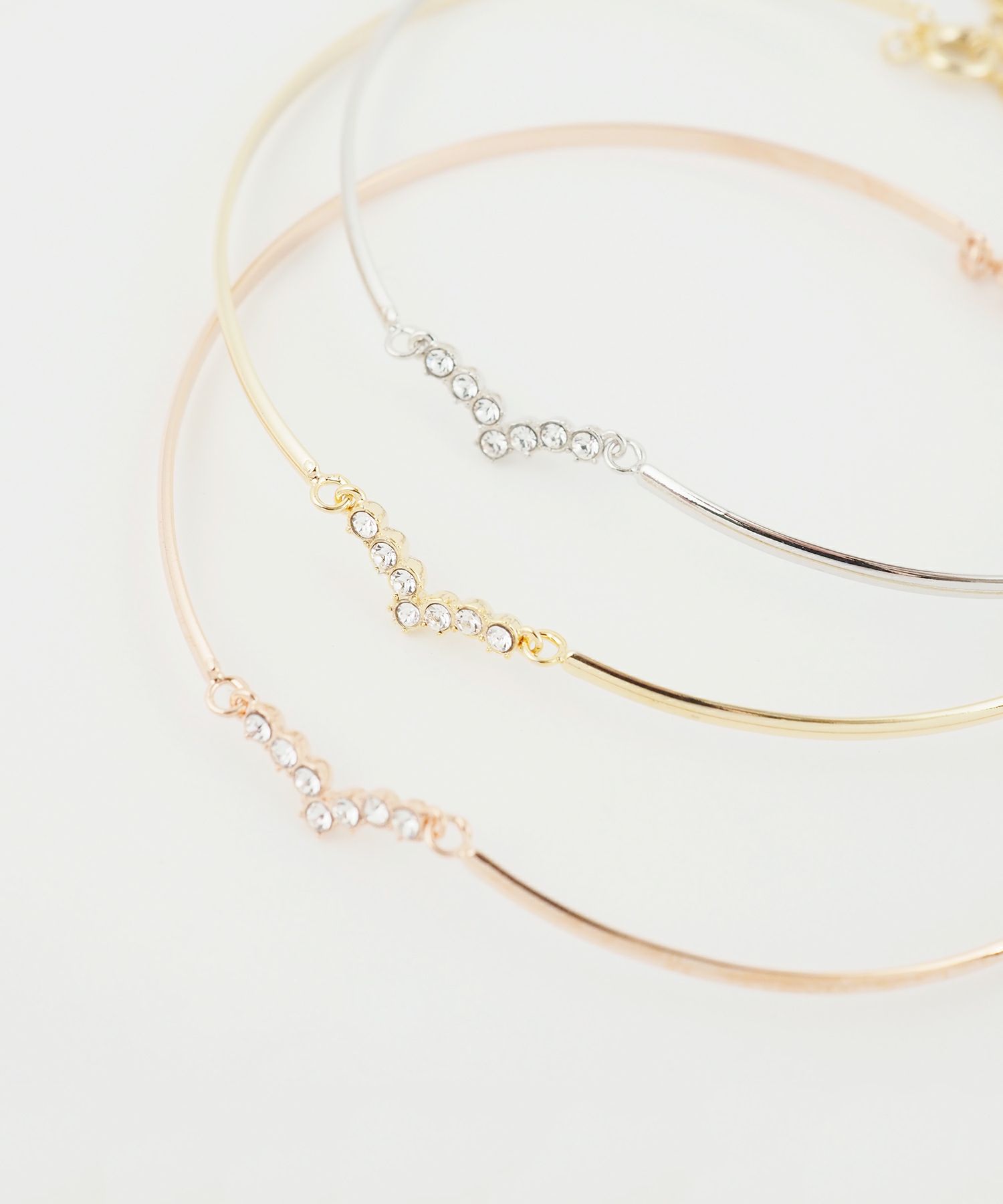 Vモチーフ×メタルラインブレスレット