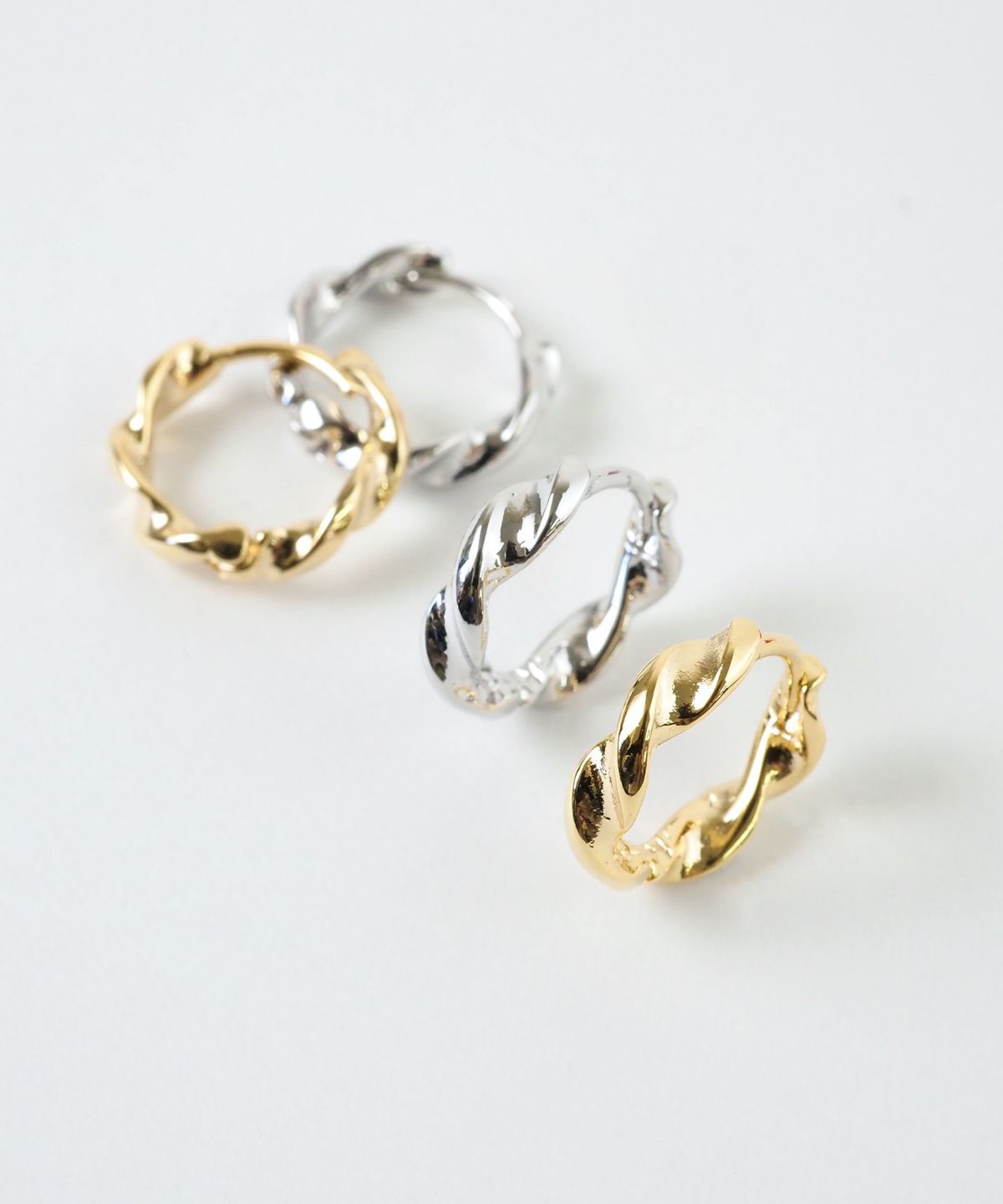 ツイストフープワンタッチピアス