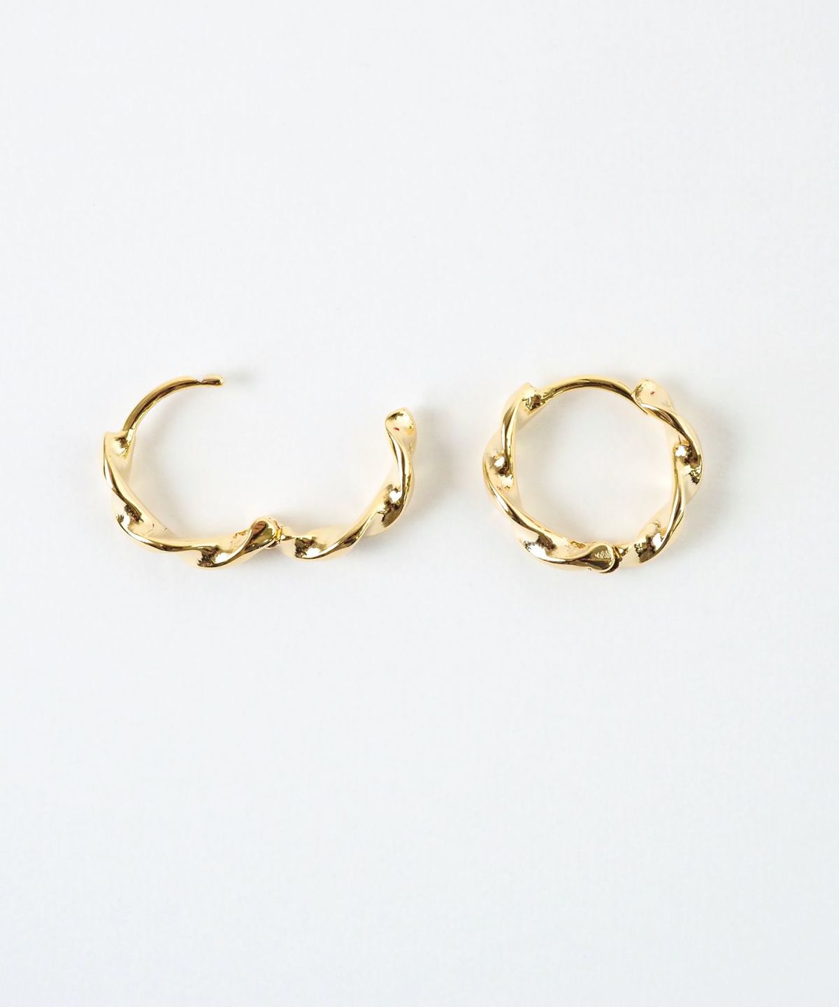 ツイストフープワンタッチピアス