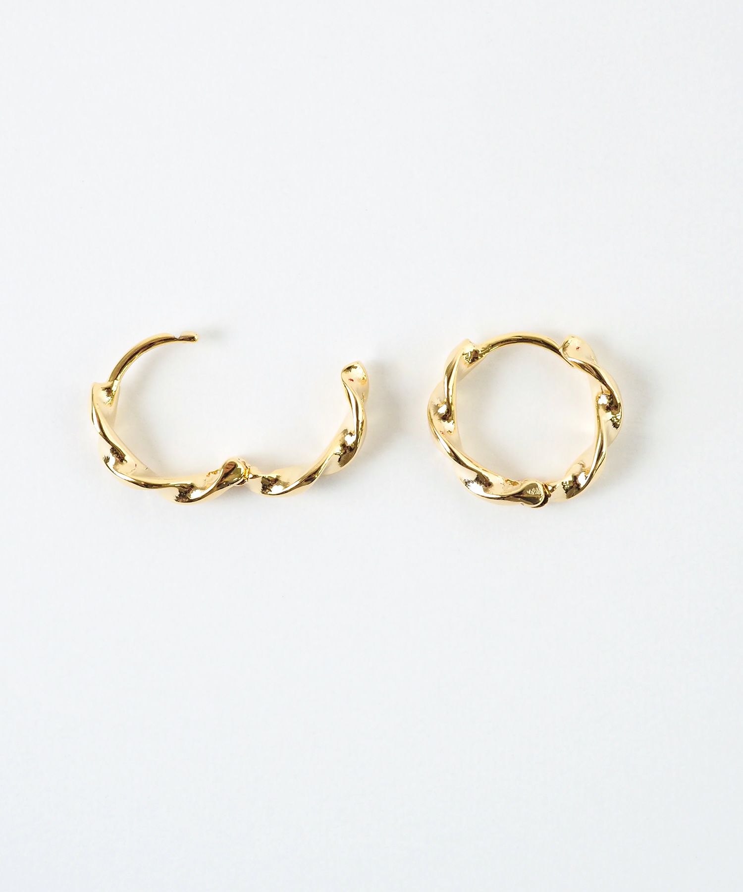 ツイストフープワンタッチピアス