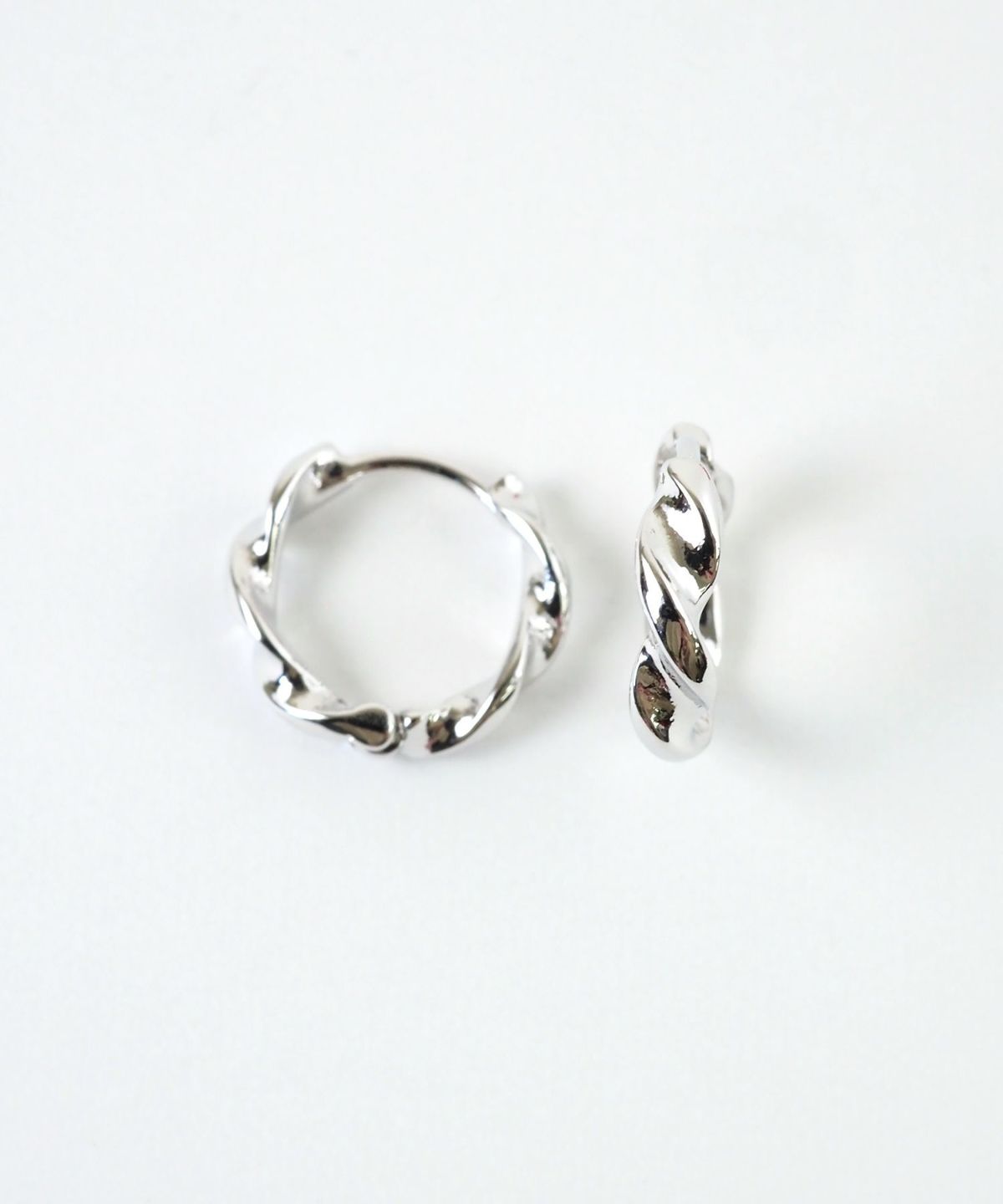 ツイストフープワンタッチピアス