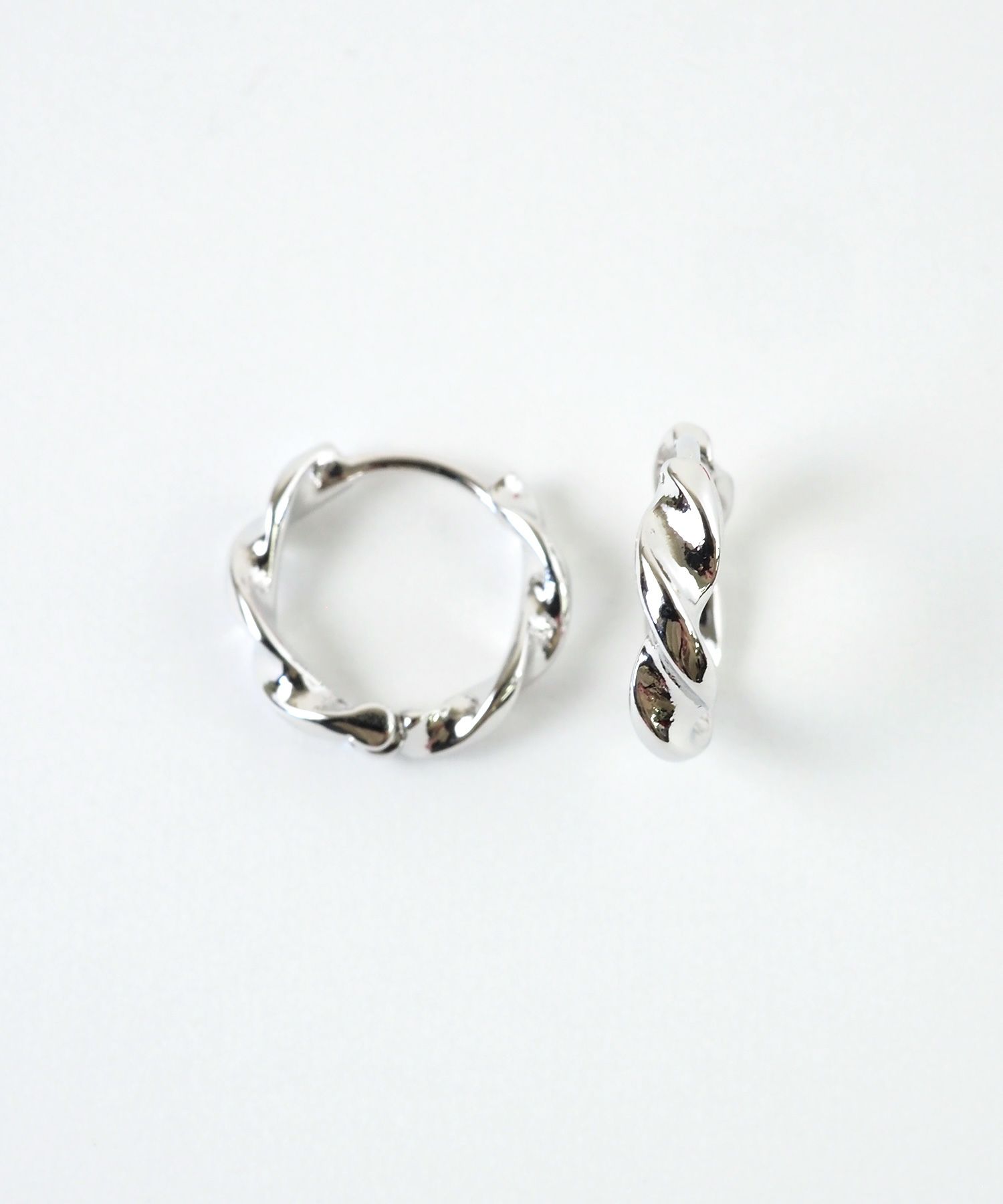 ツイストフープワンタッチピアス