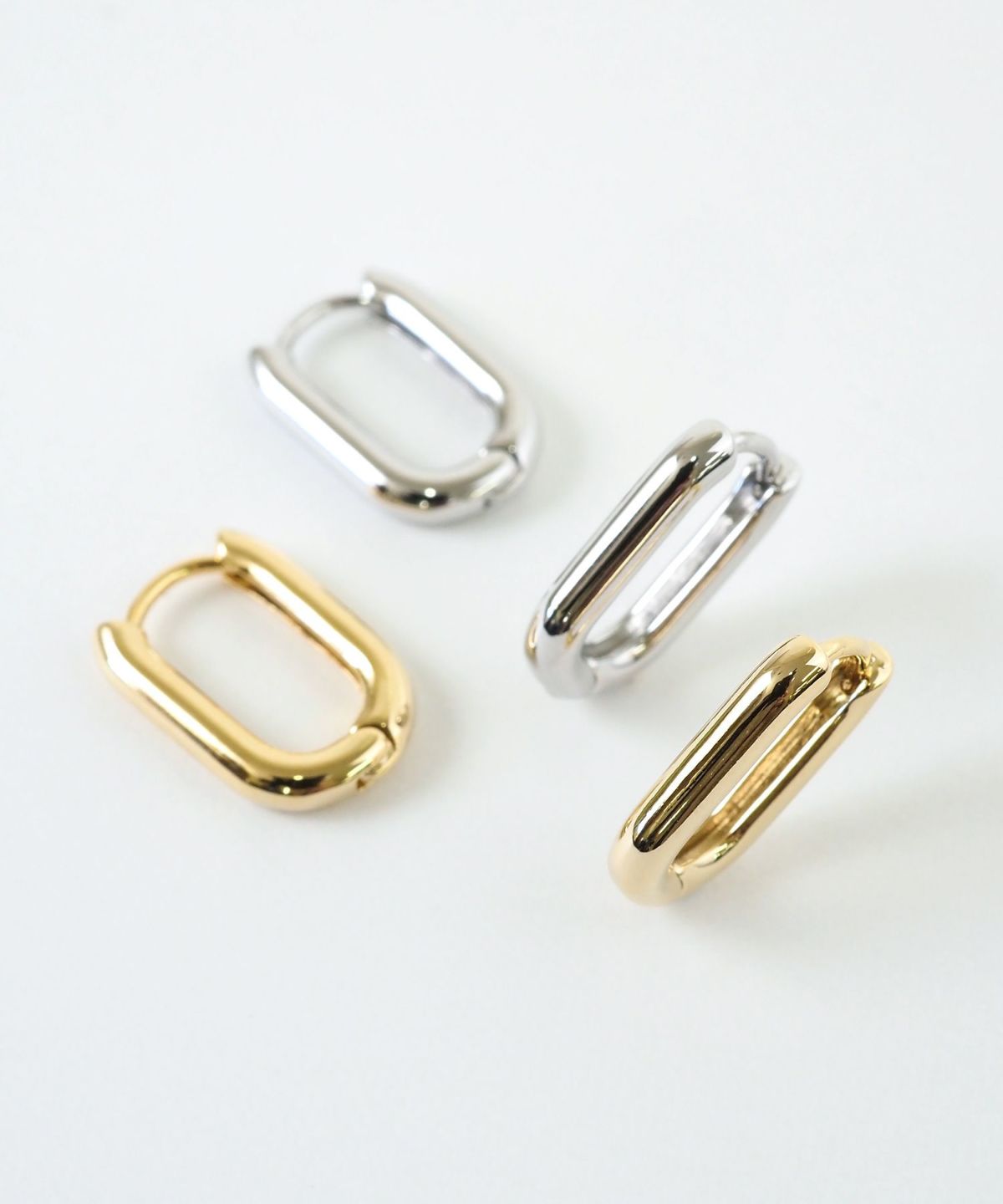 オーバルフープワンタッチピアス