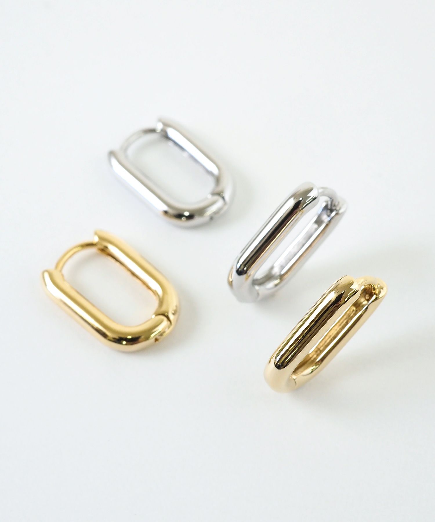 オーバルフープワンタッチピアス