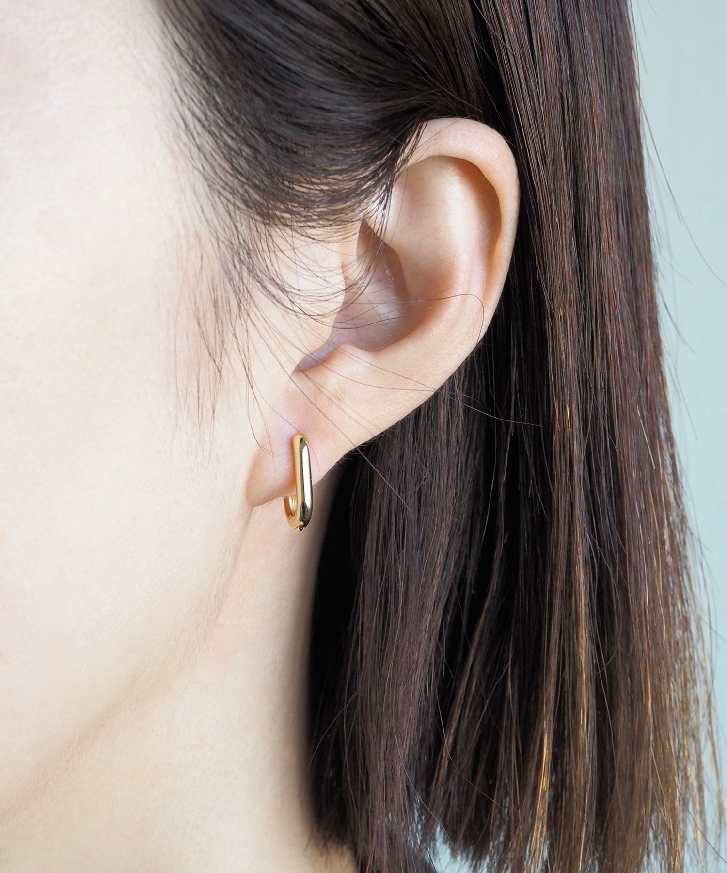 オーバルフープワンタッチピアス