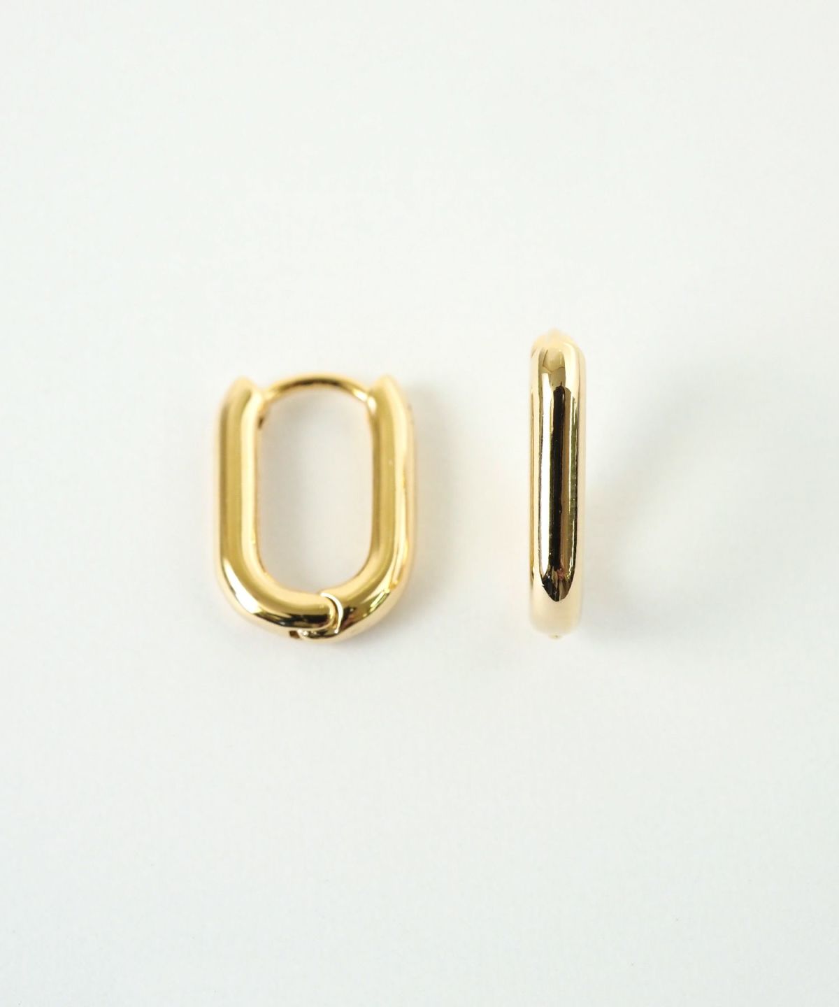 オーバルフープワンタッチピアス