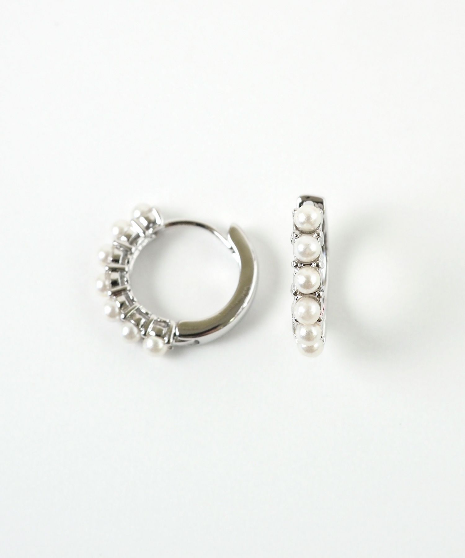 パールラインフープワンタッチピアス