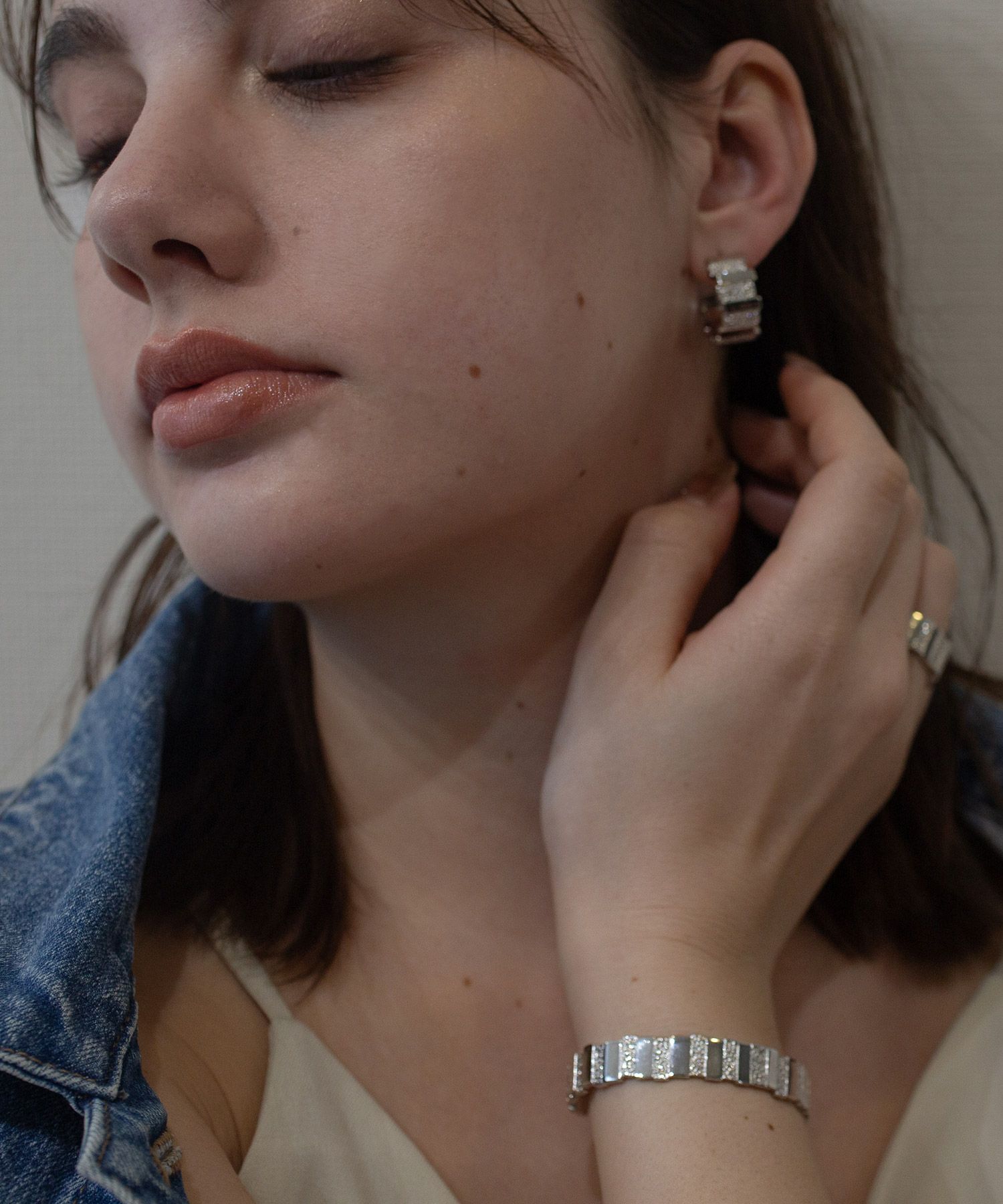 メタルタイルフープチタンポストピアス