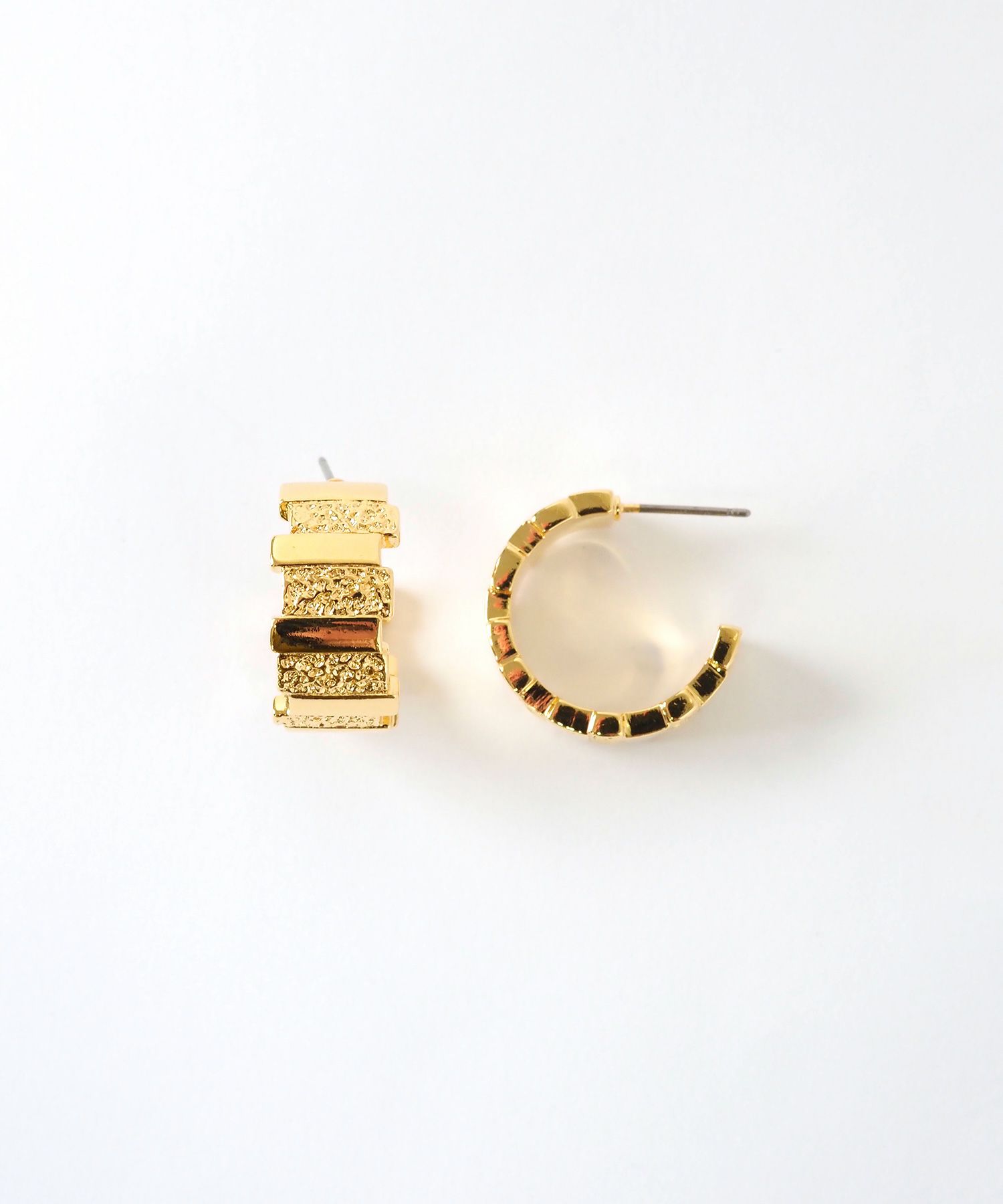 メタルタイルフープチタンポストピアス