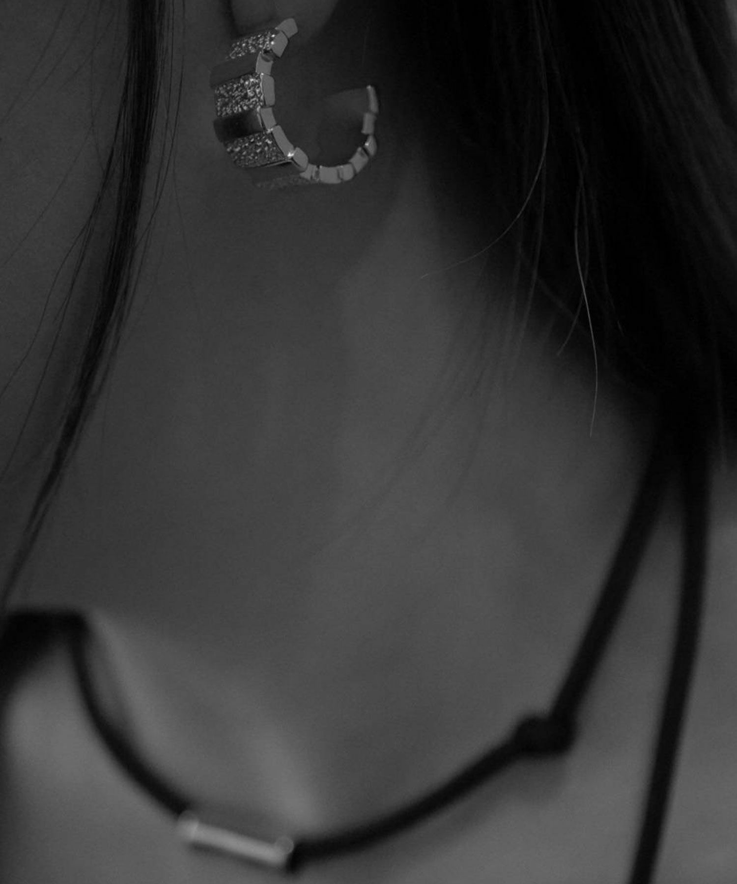 メタルタイルフープチタンポストピアス