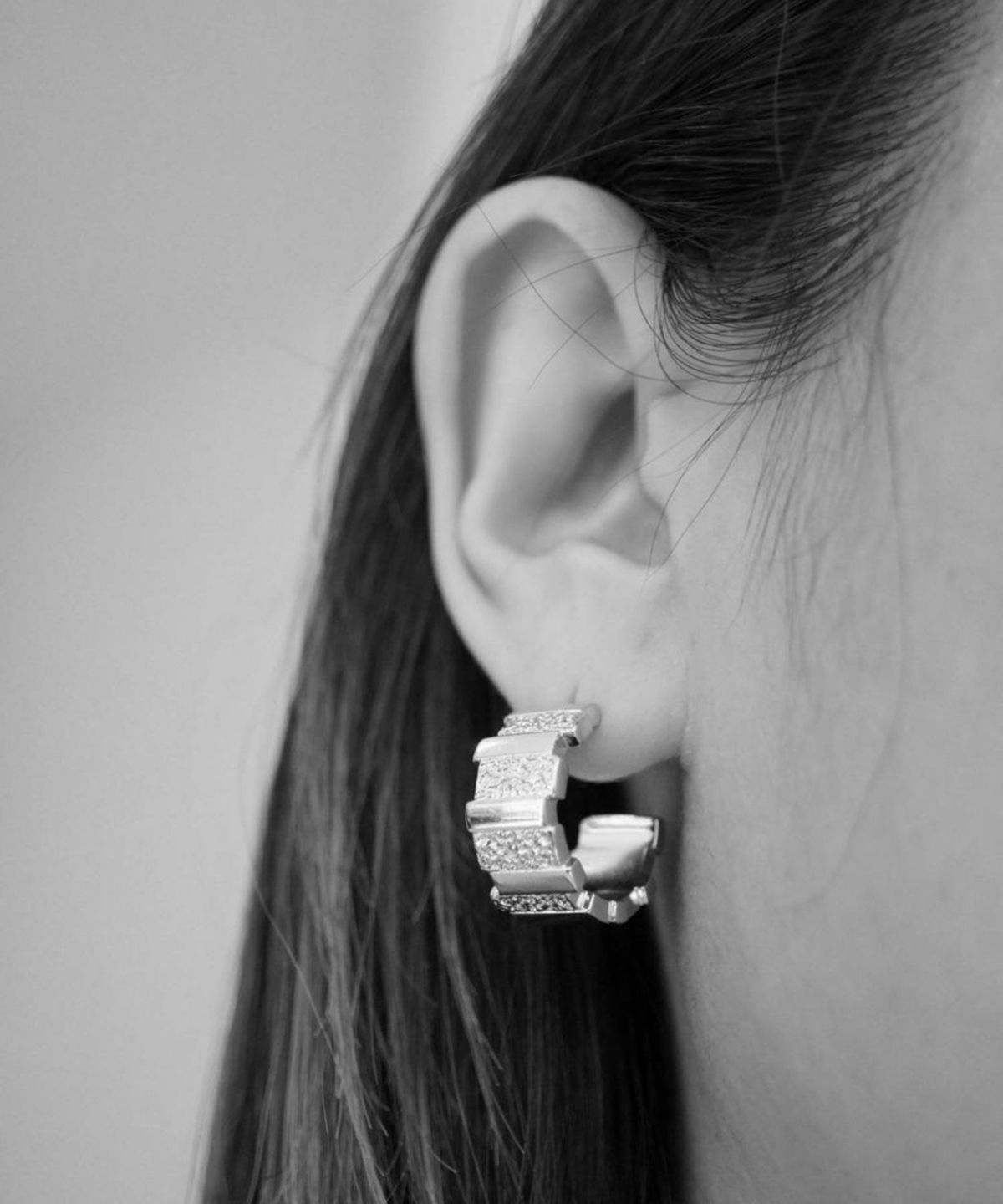 メタルタイルフープチタンポストピアス