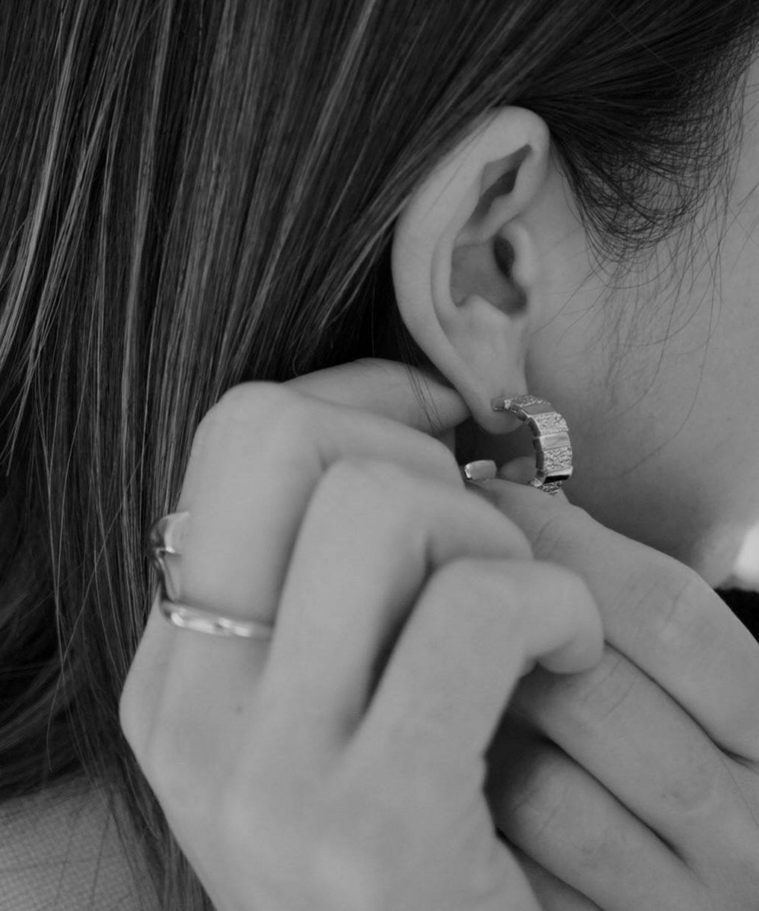 メタルタイルフープチタンポストピアス