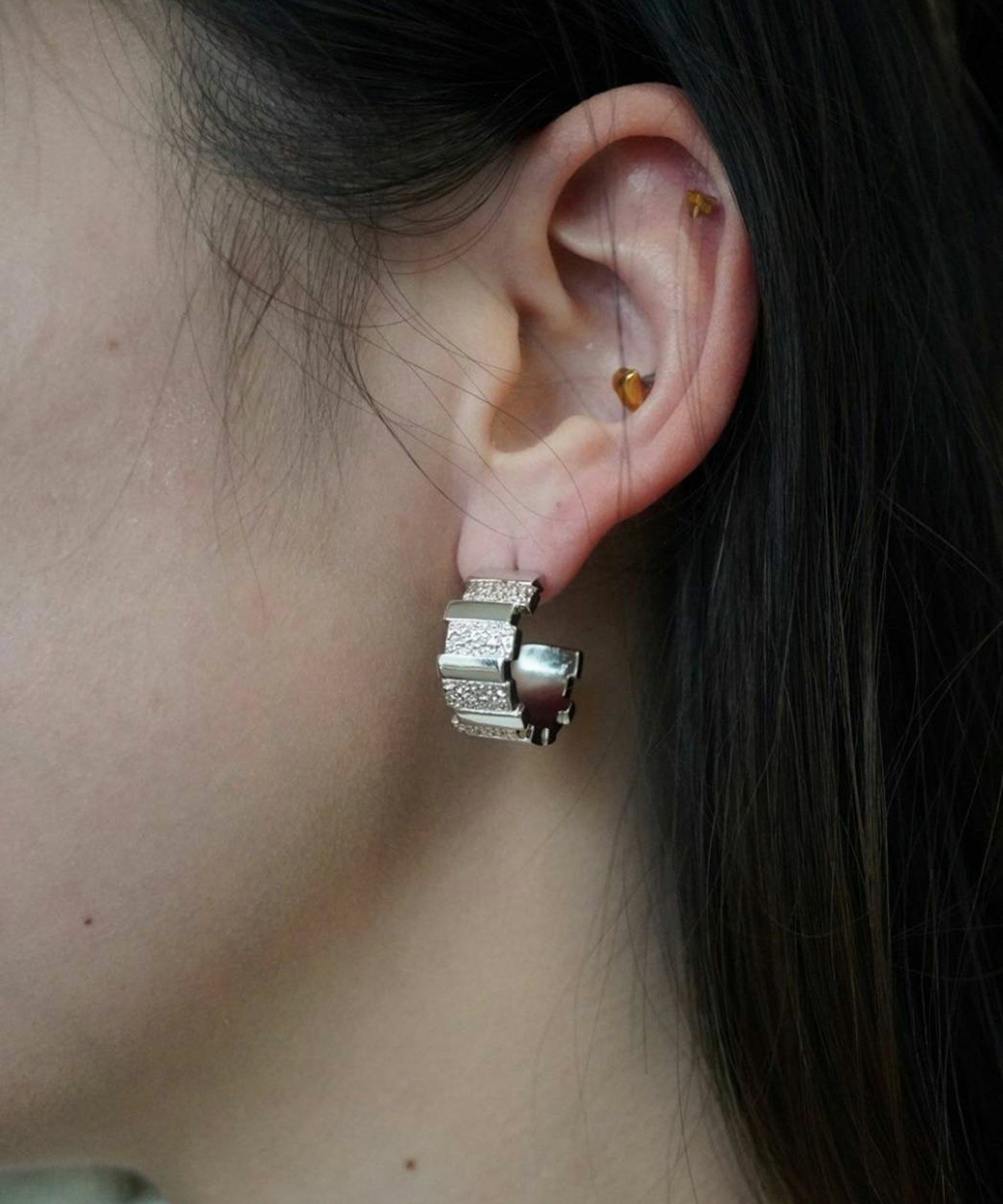 メタルタイルフープチタンポストピアス