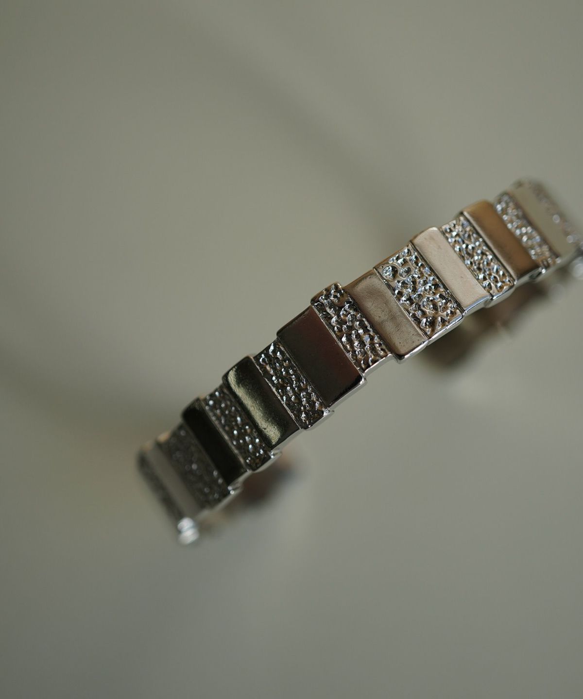 メタルタイルバングル