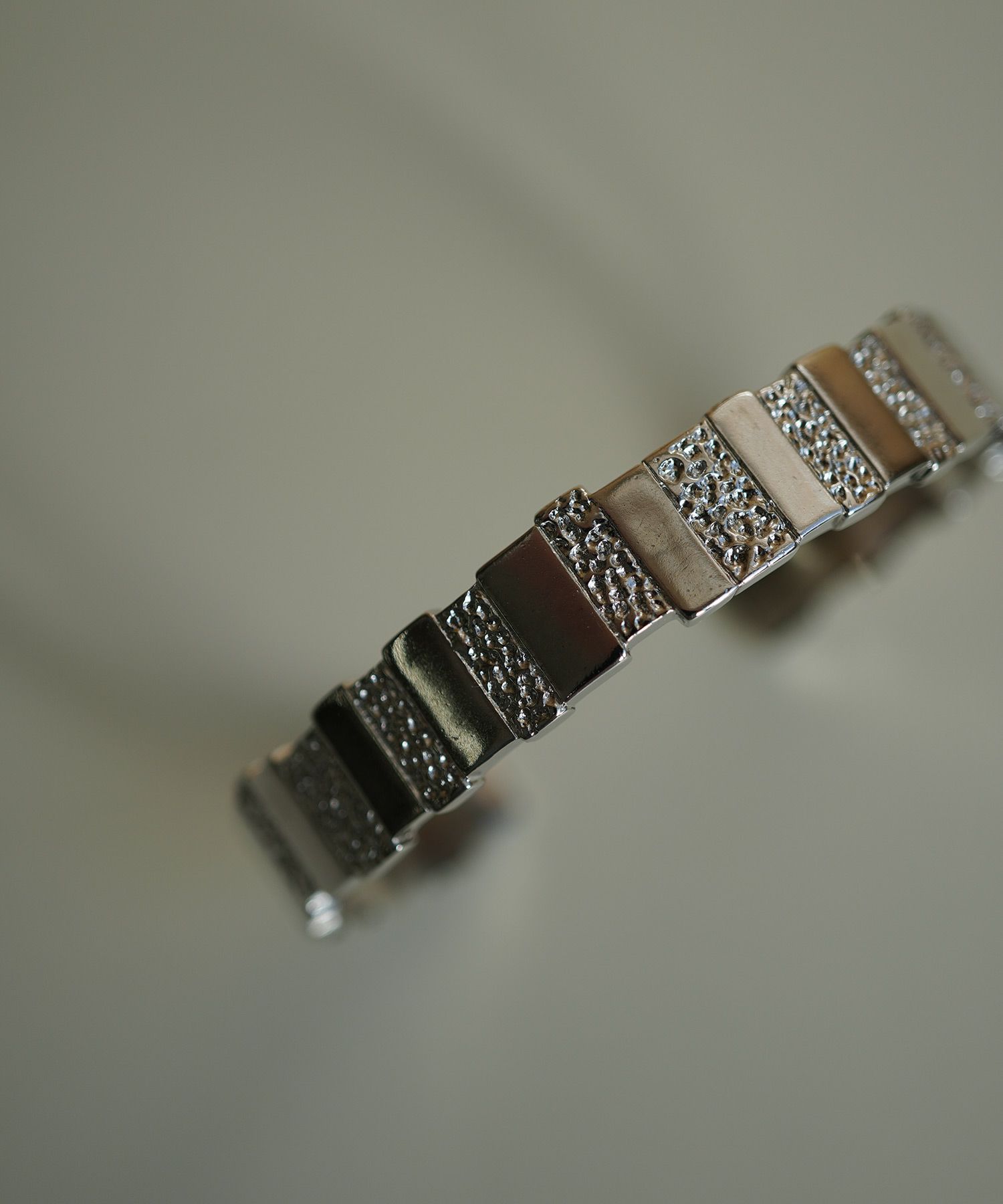 メタルタイルバングル