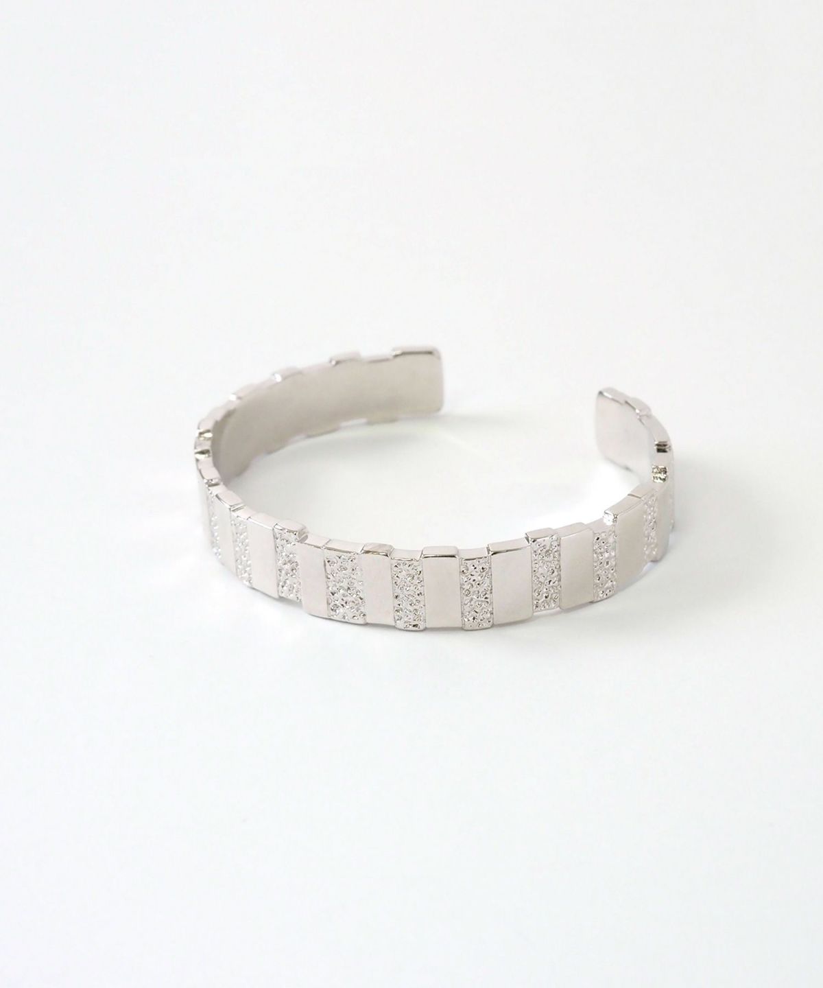 メタルタイルバングル