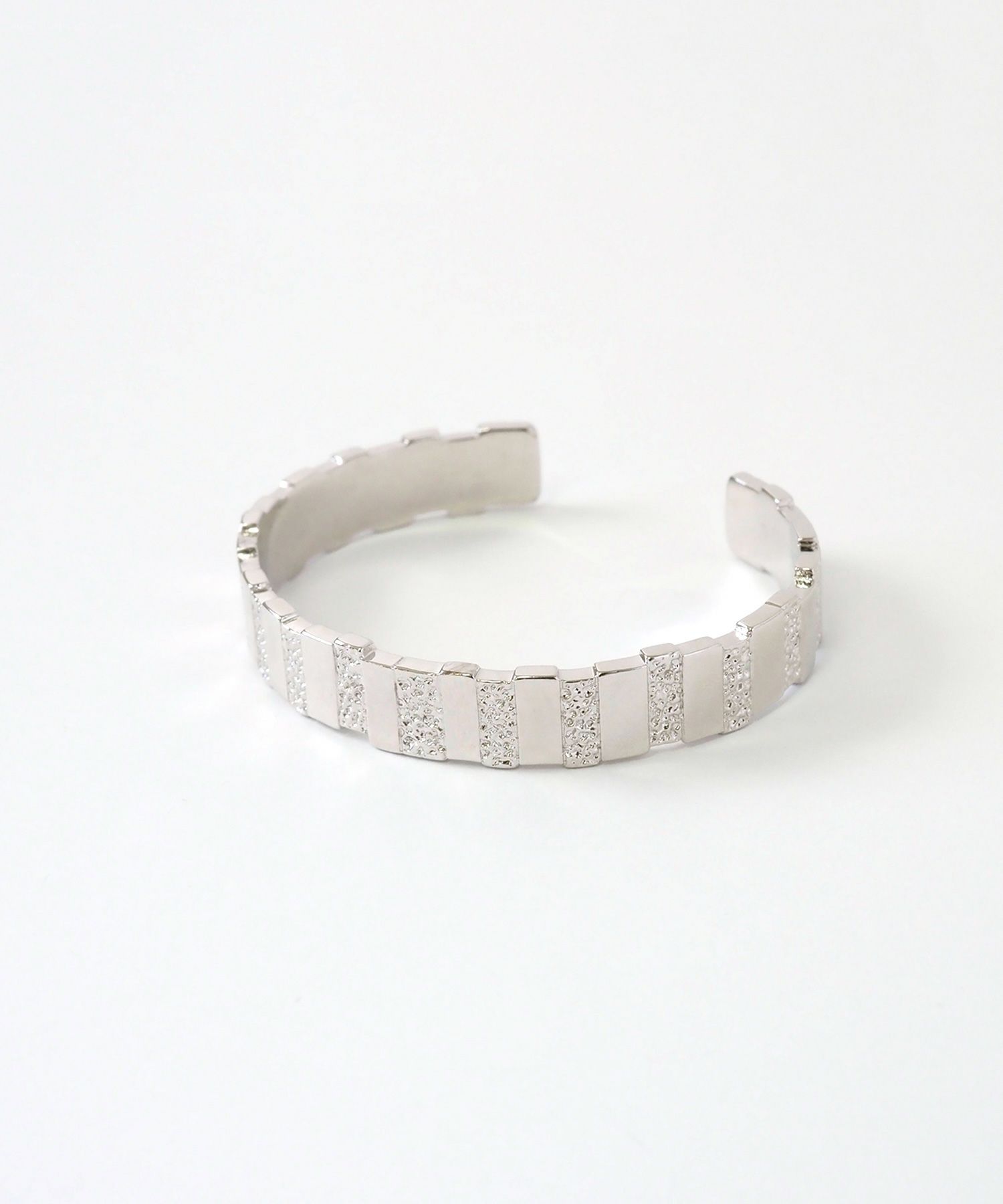 メタルタイルバングル