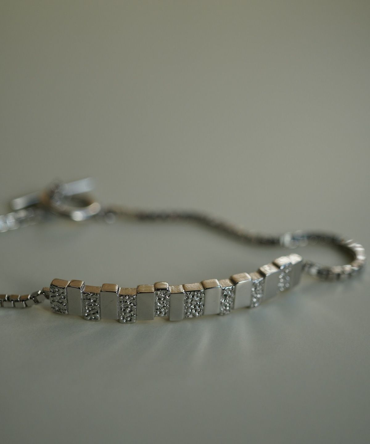 メタルタイルチェーンブレスレット