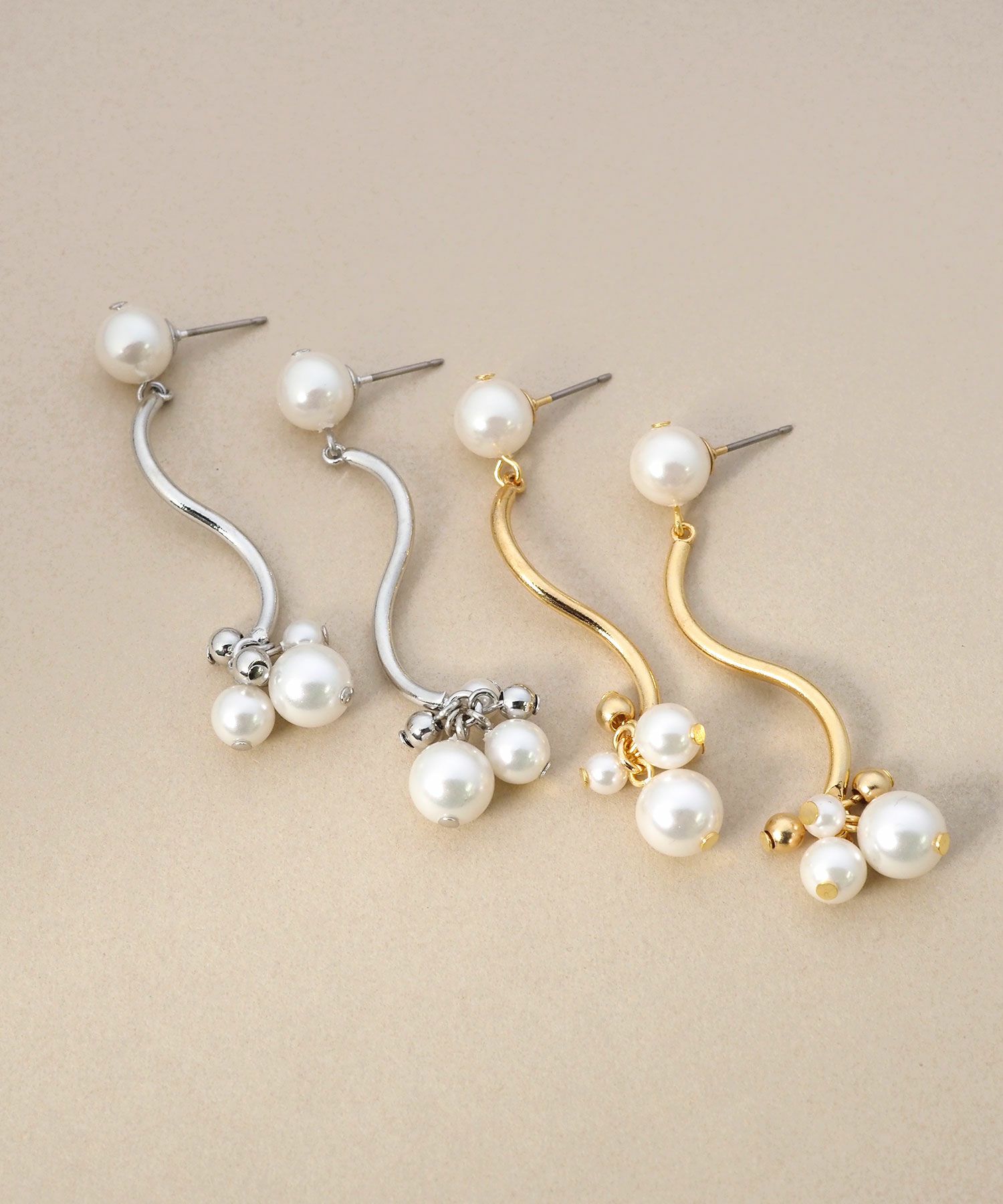 パールウエーブチタンポストピアス【MUK voyalibre】