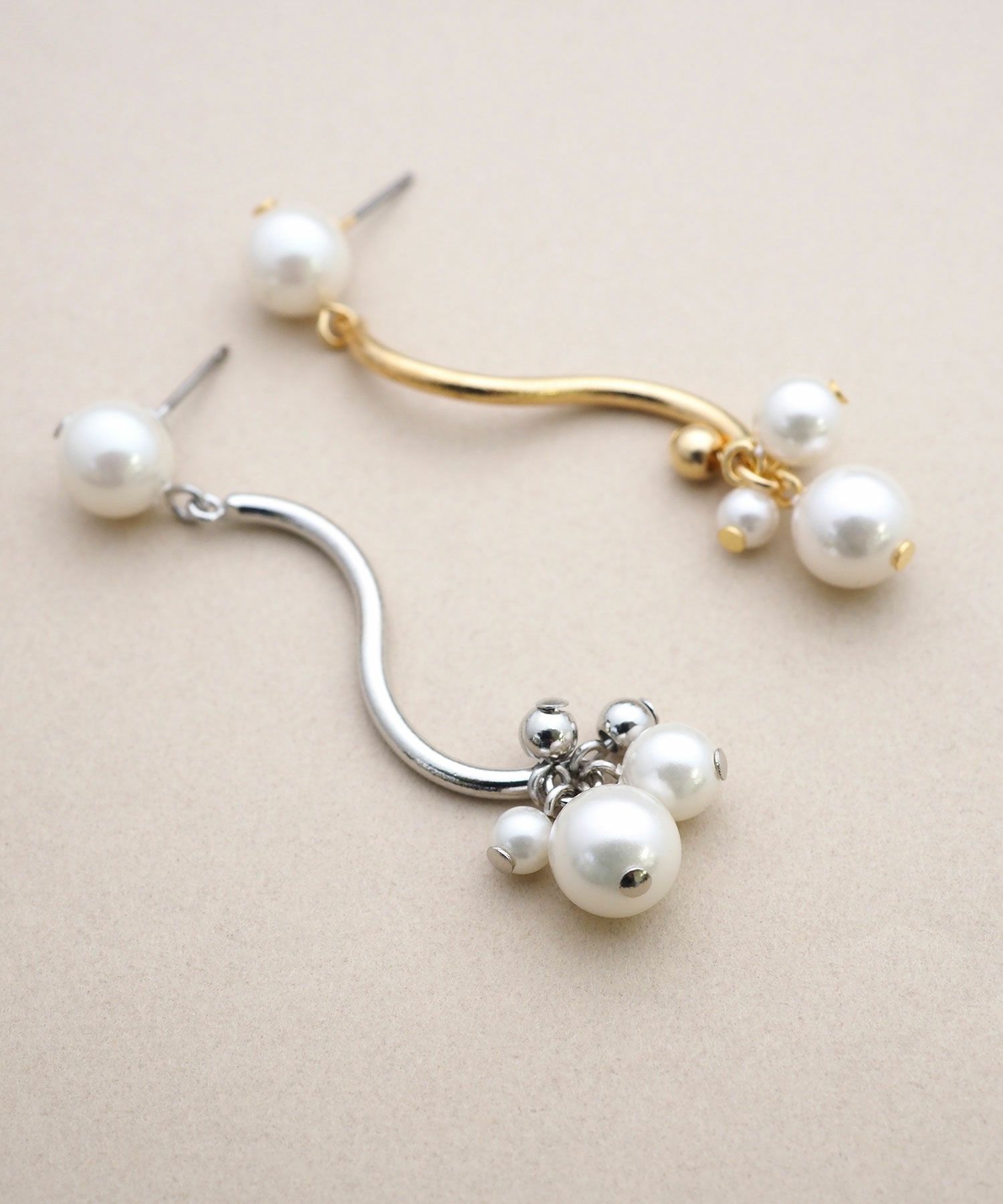 パールウエーブチタンポストピアス【MUK voyalibre】