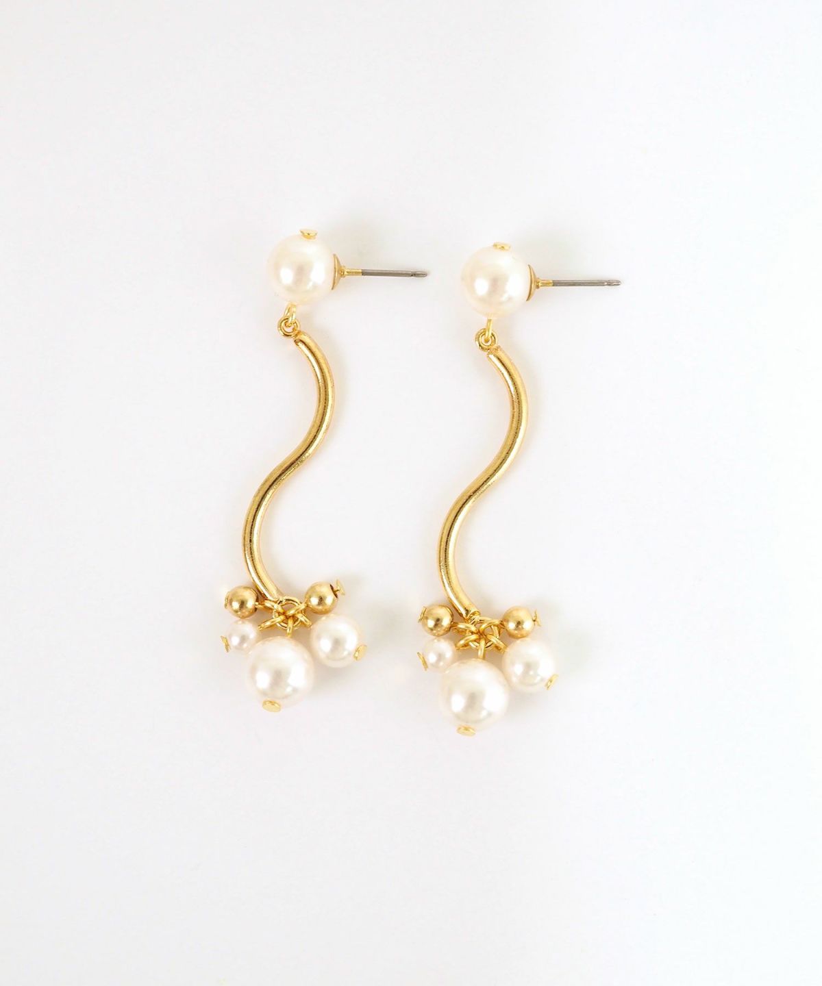 パールウエーブチタンポストピアス【MUK voyalibre】