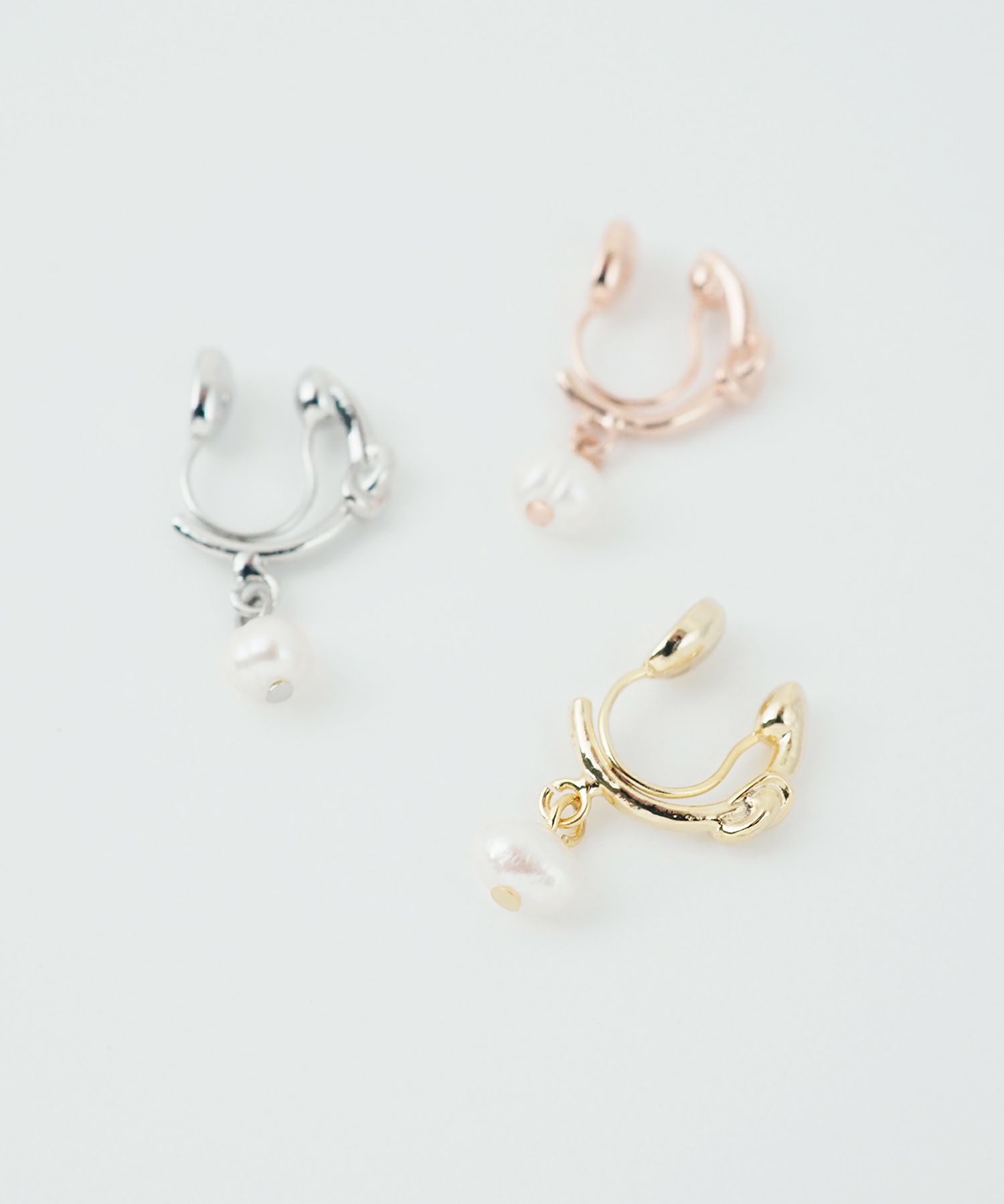 パールフープノンホールイヤリング