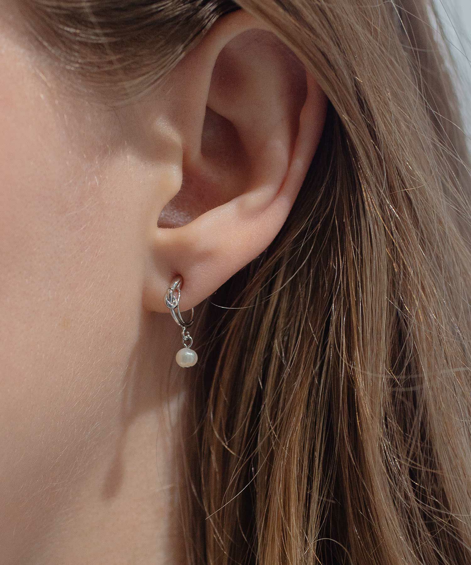 パールフープノンホールイヤリング