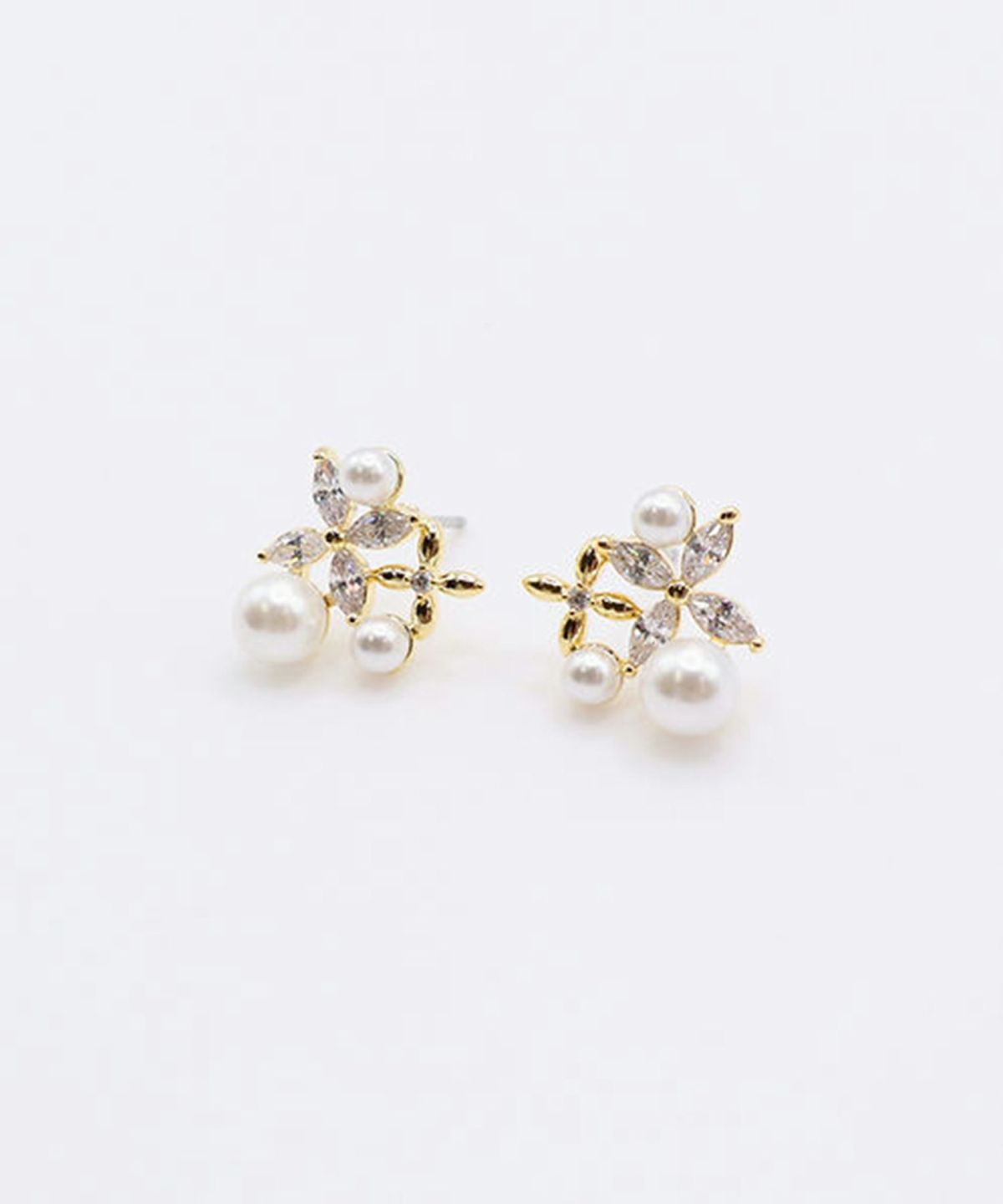 フラワービジューパールチタンポストピアス