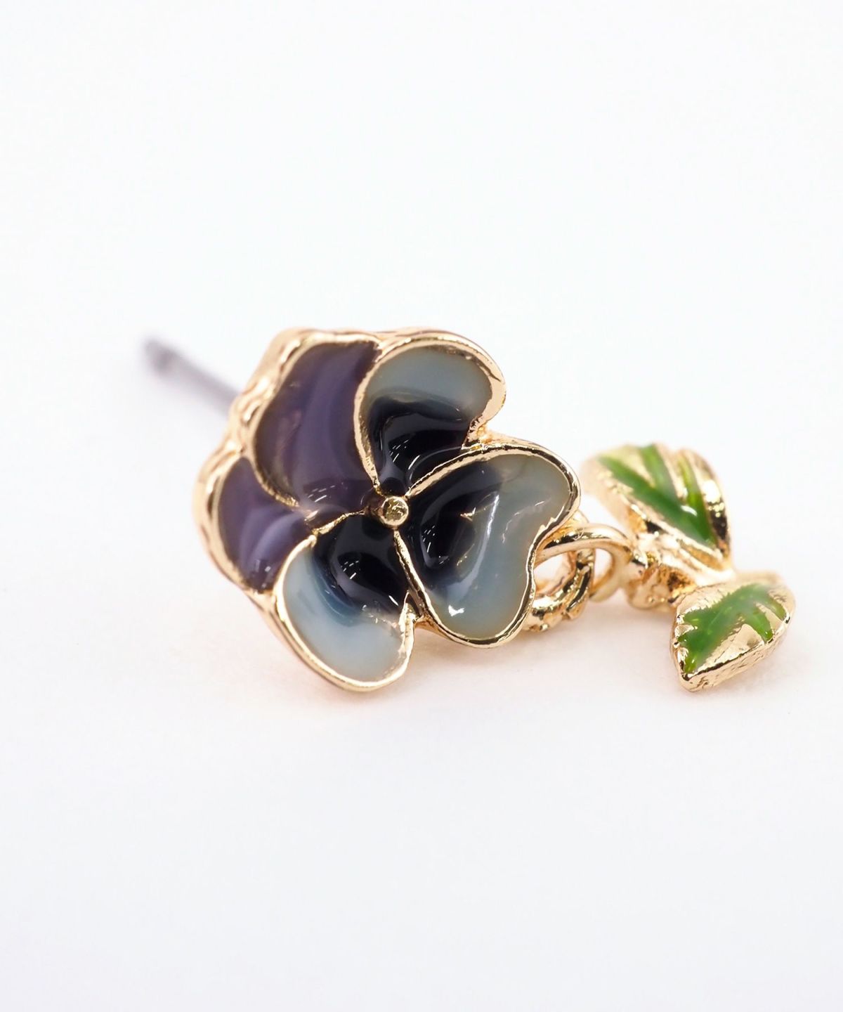 スイングリーフパンジーエポチタンポストピアス