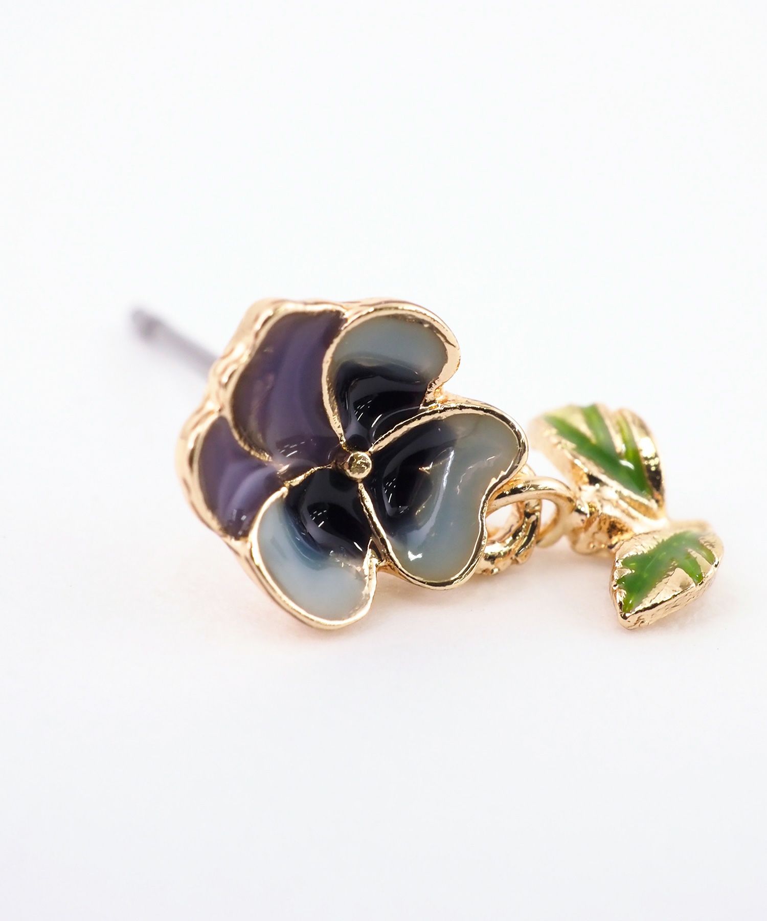 スイングリーフパンジーエポチタンポストピアス