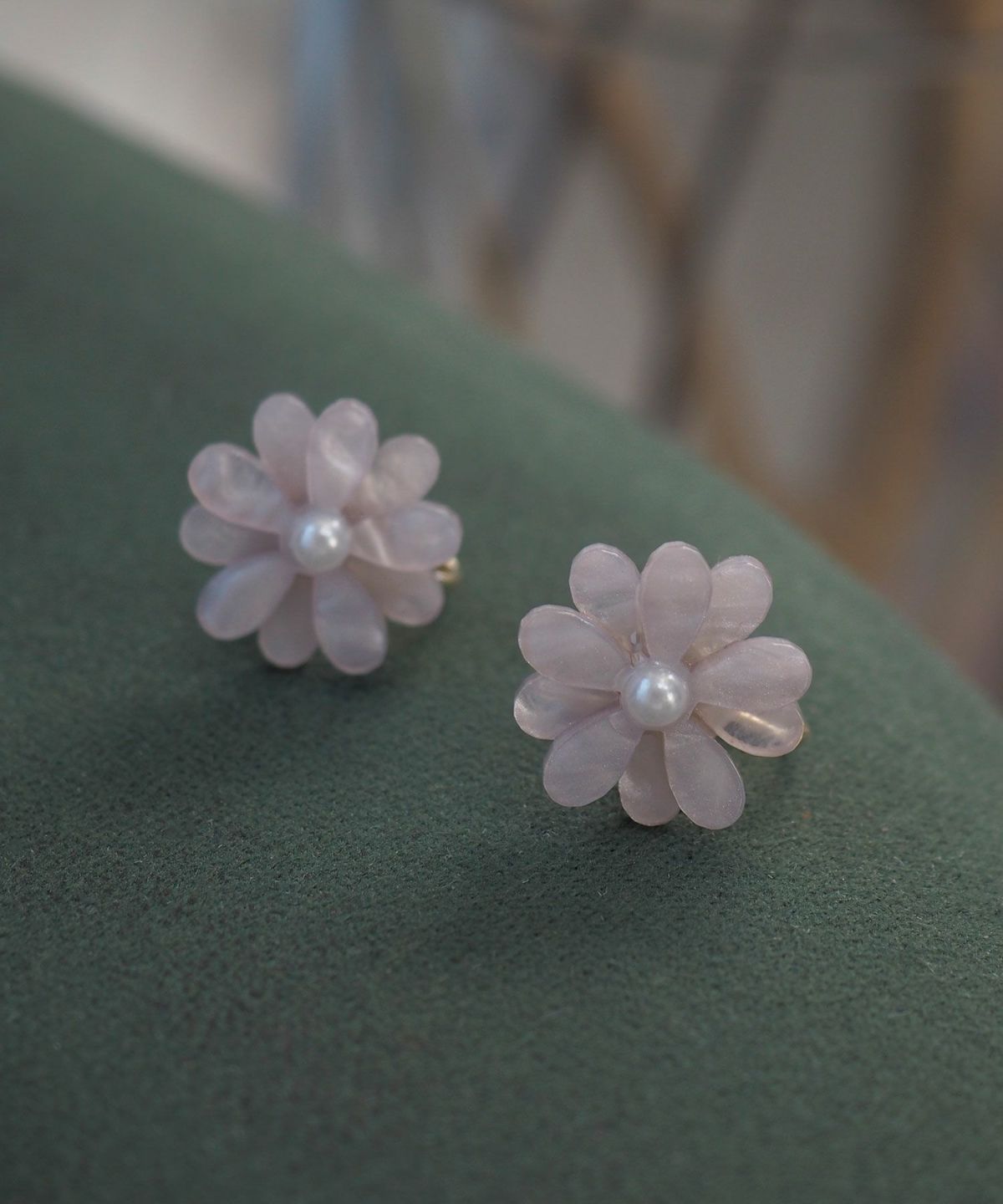 ペールフラワーイヤリング