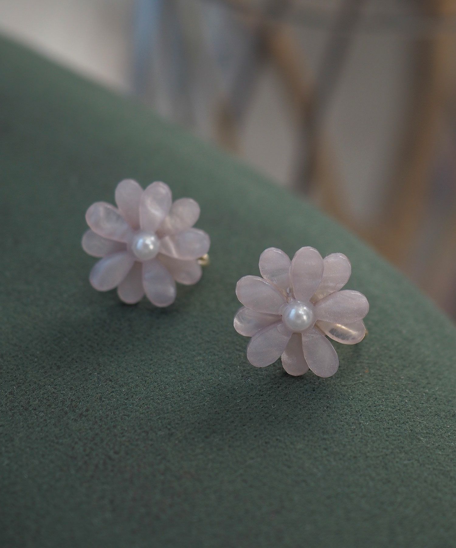 ペールフラワーイヤリング