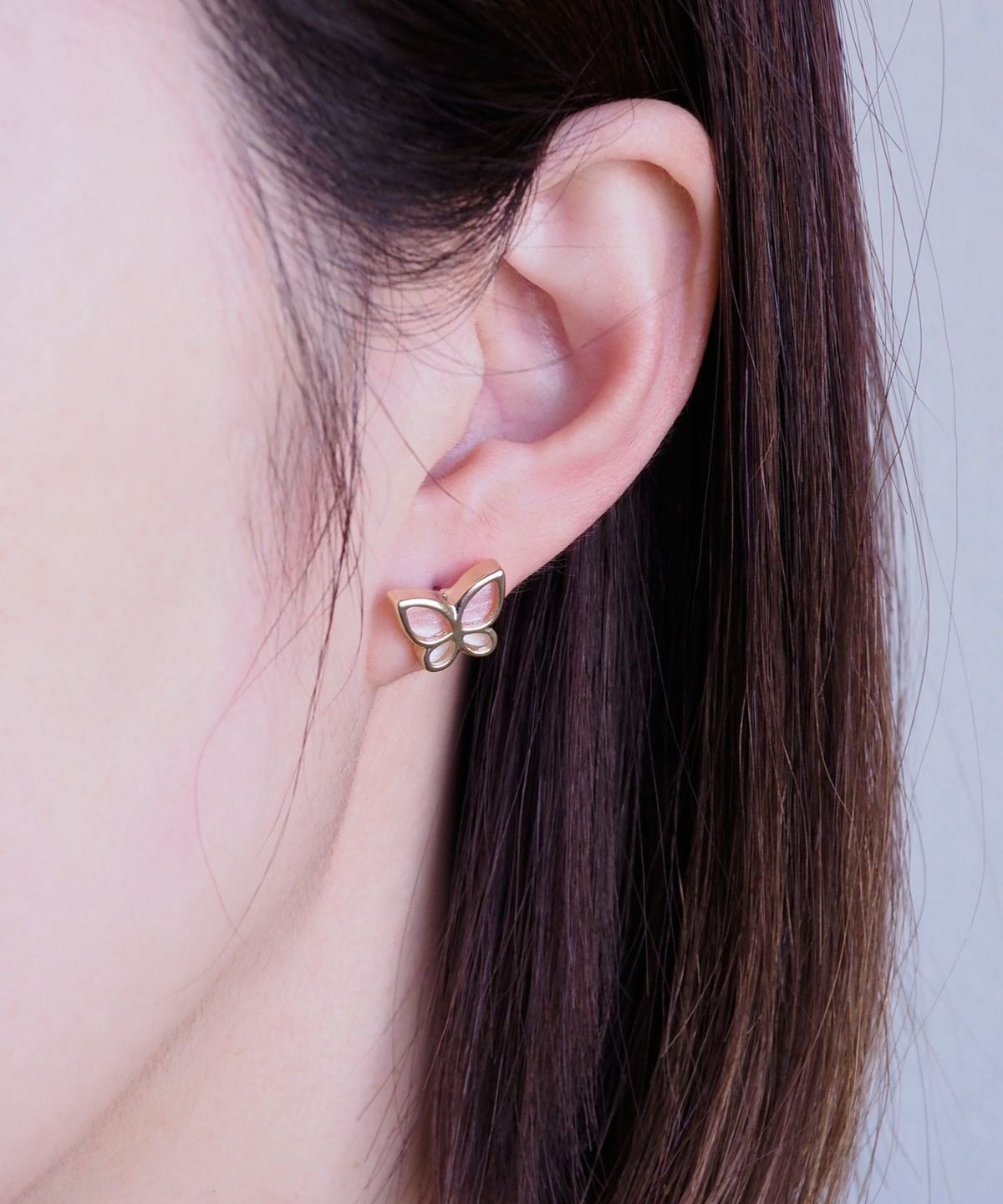 バタフライシルエットチタンポストピアス