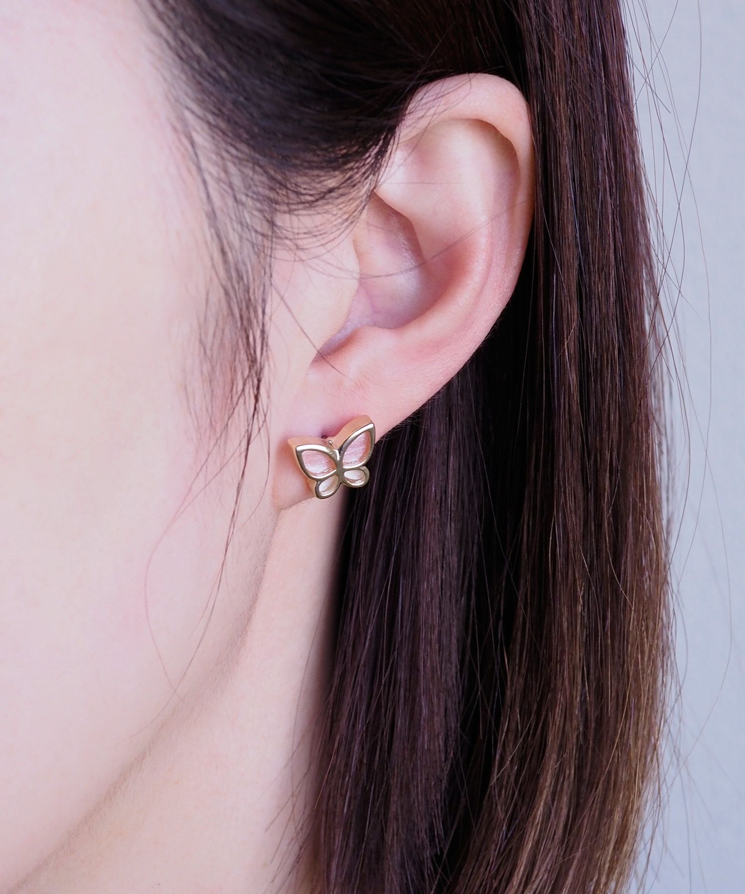 バタフライシルエットチタンポストピアス