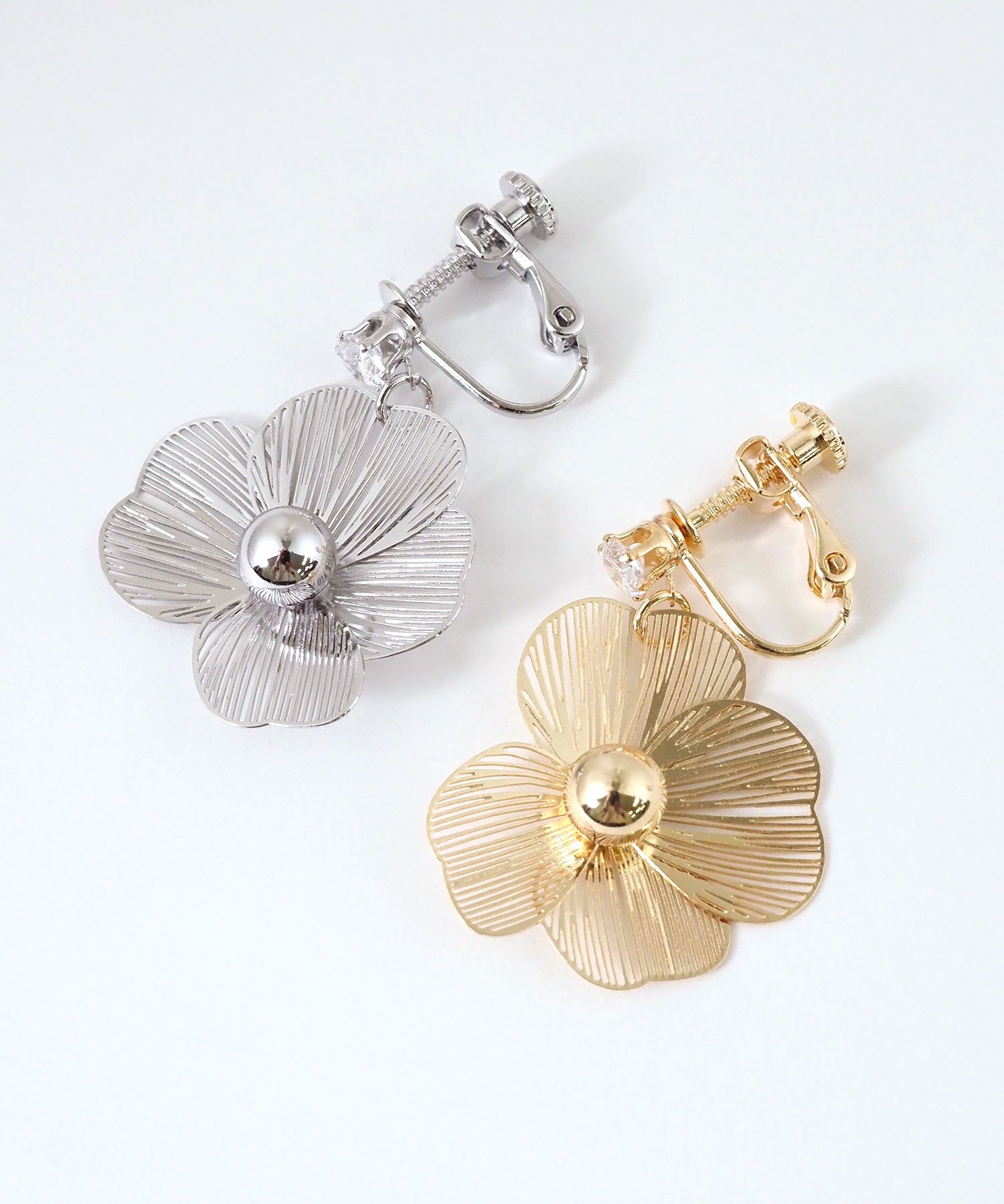 透かしフラワーイヤリング