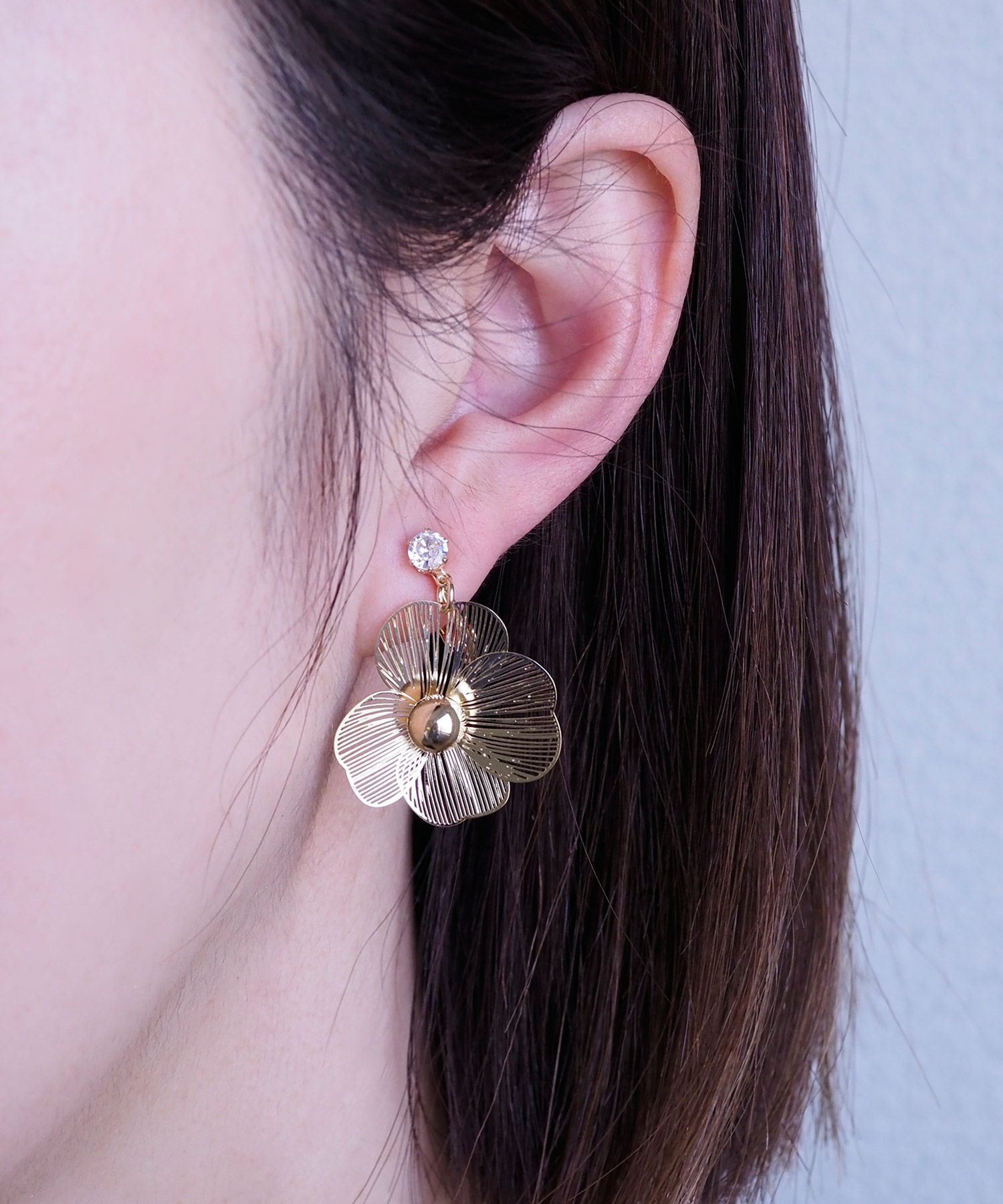 透かしフラワーイヤリング