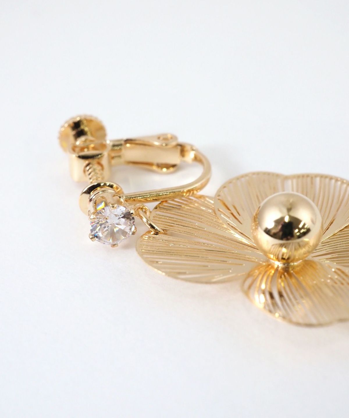 透かしフラワーイヤリング