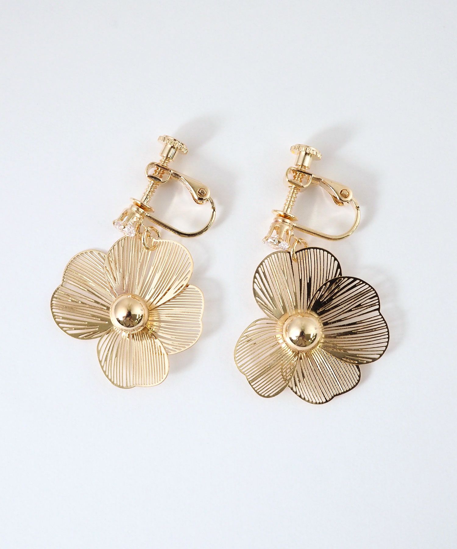 透かしフラワーイヤリング