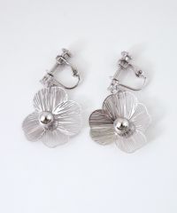 透かしフラワーイヤリング