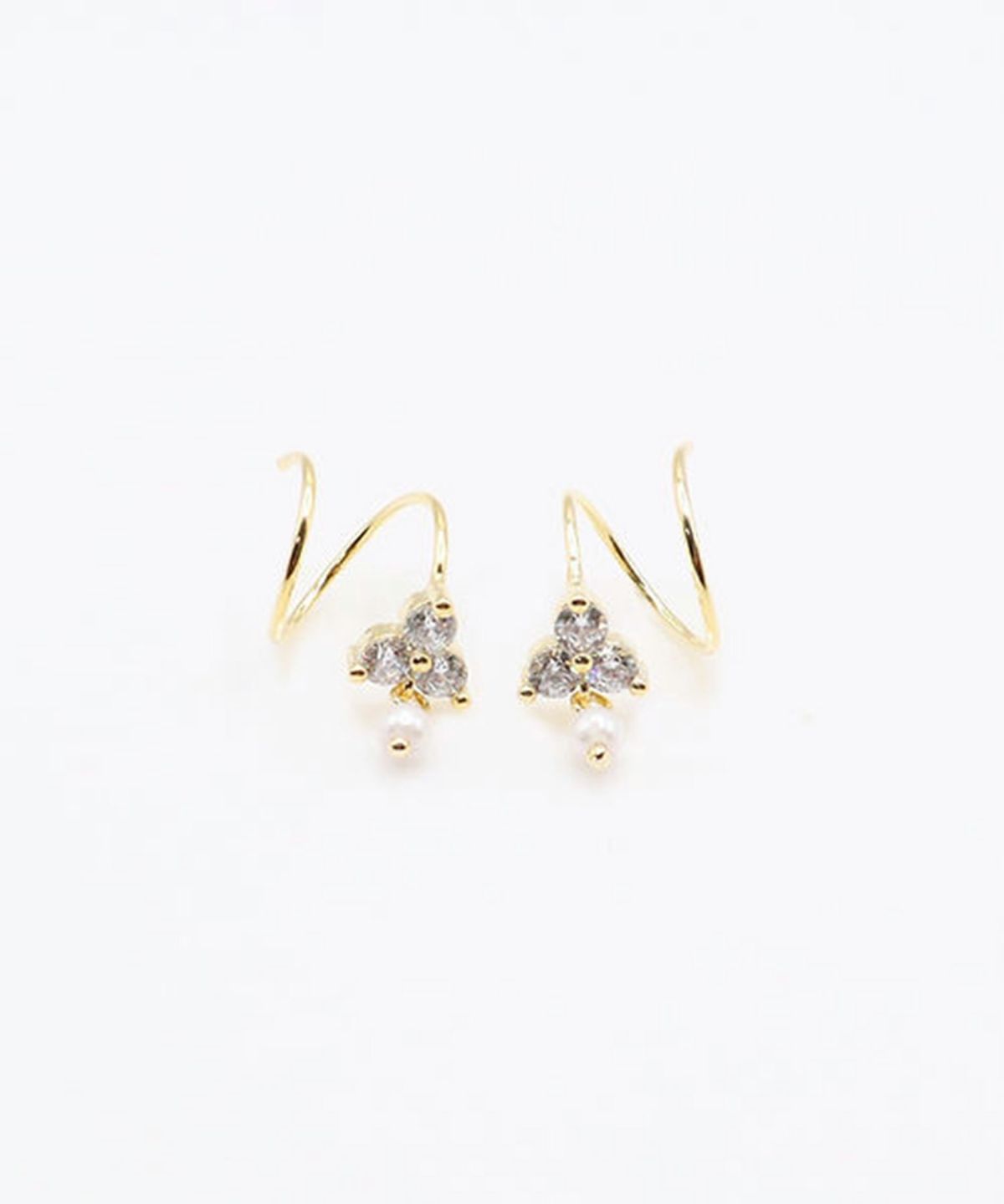 トライアングルスパイラルピアス