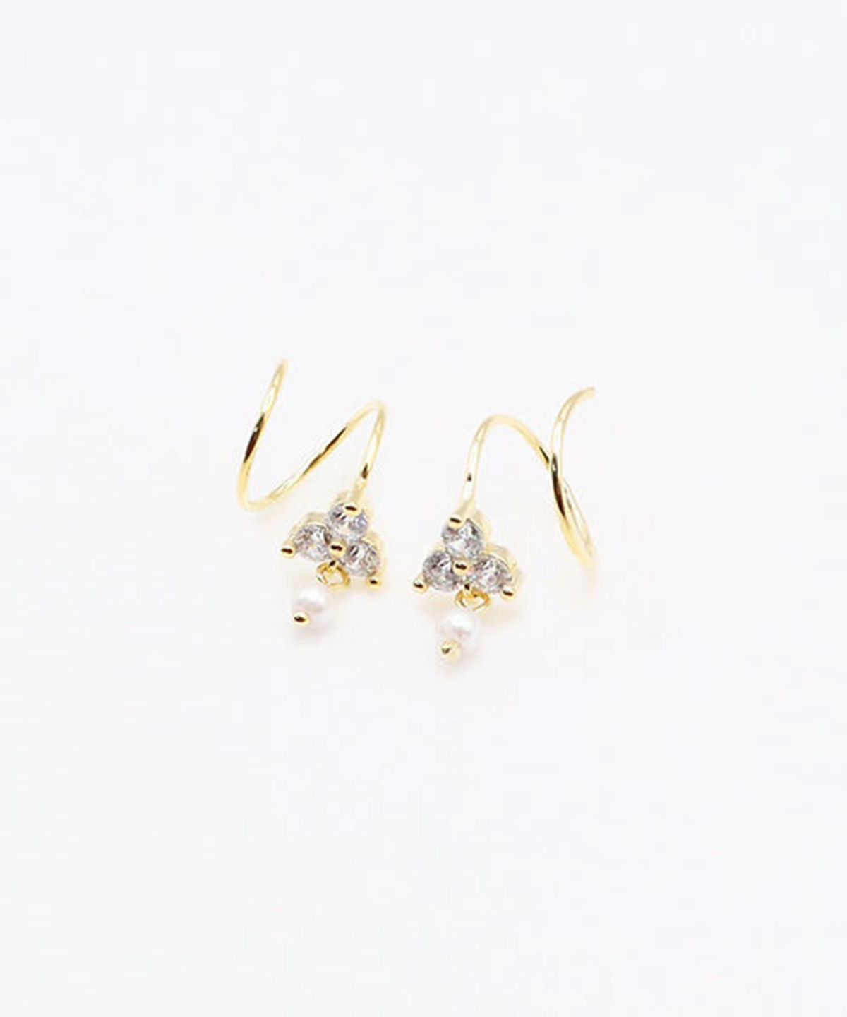 トライアングルスパイラルピアス