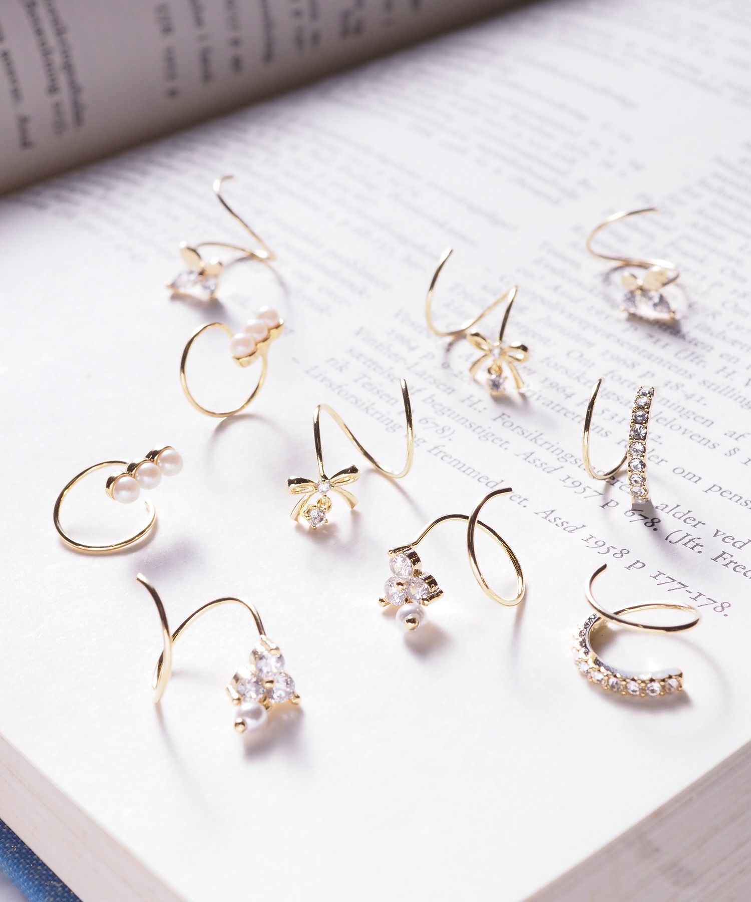 トライアングルスパイラルピアス