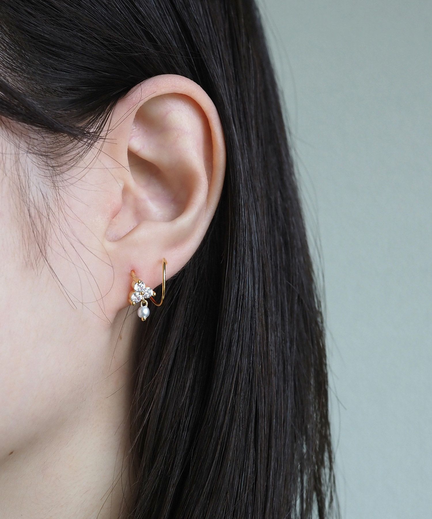 トライアングルスパイラルピアス