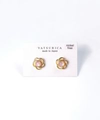 ナチュラルストーンフラワーチタンポストピアス