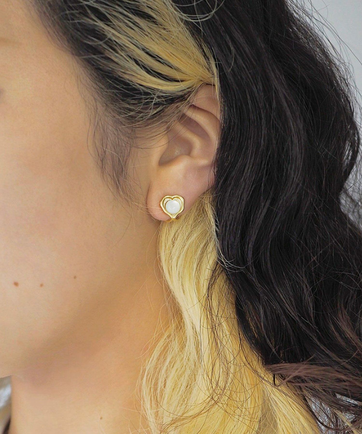 ナチュラルストーンハートチタンポストピアス