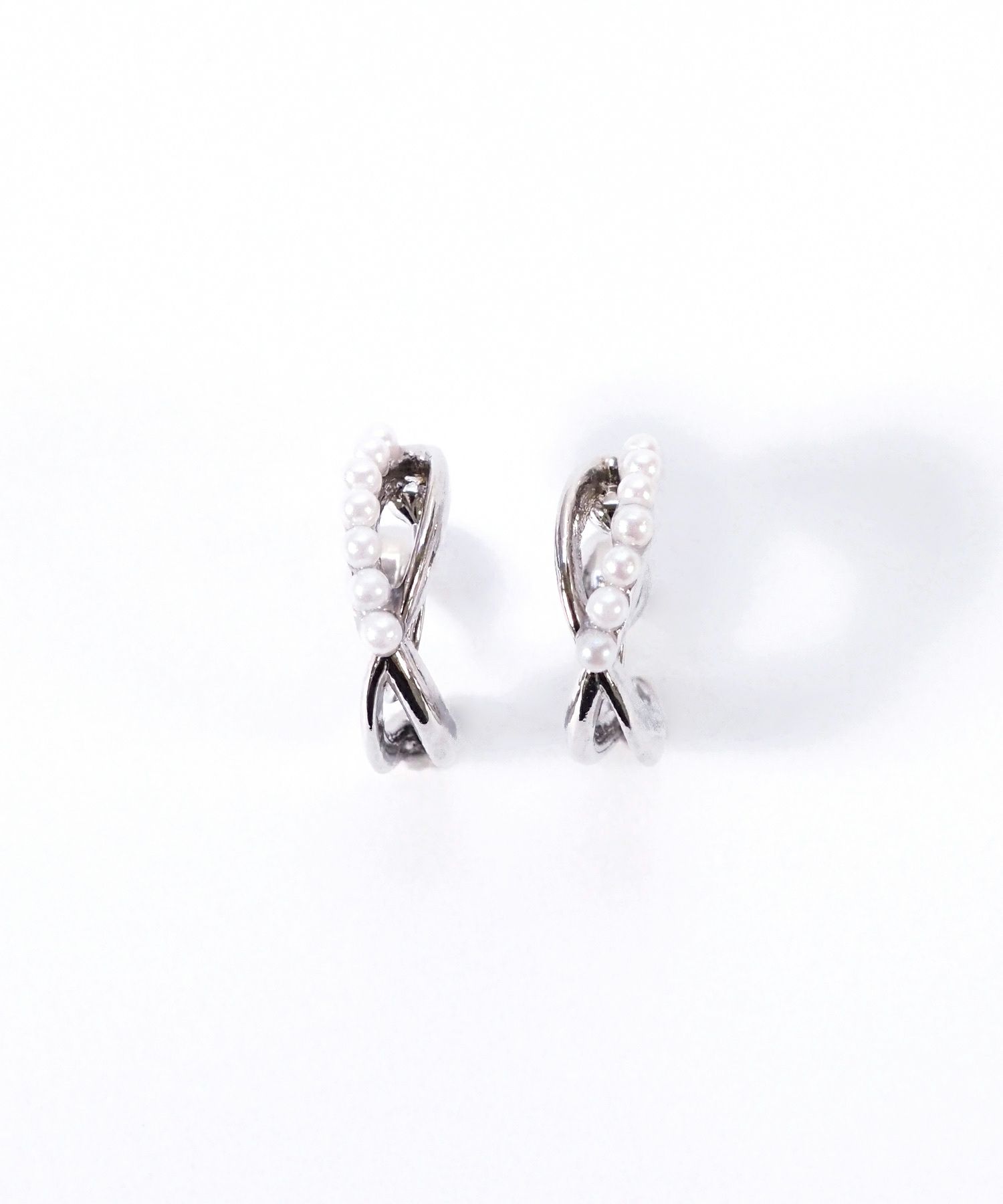 パールクロスフープノンホールイヤリング