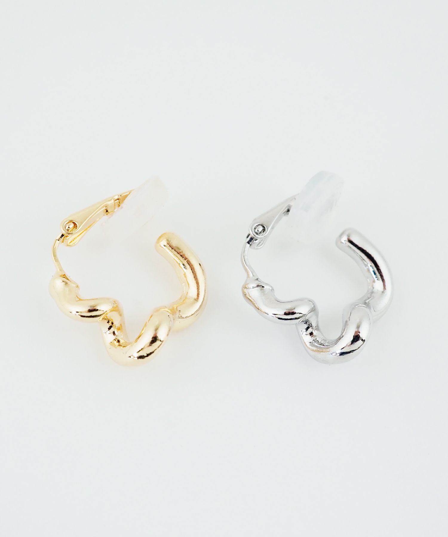 ツイストメタルフープイヤリング