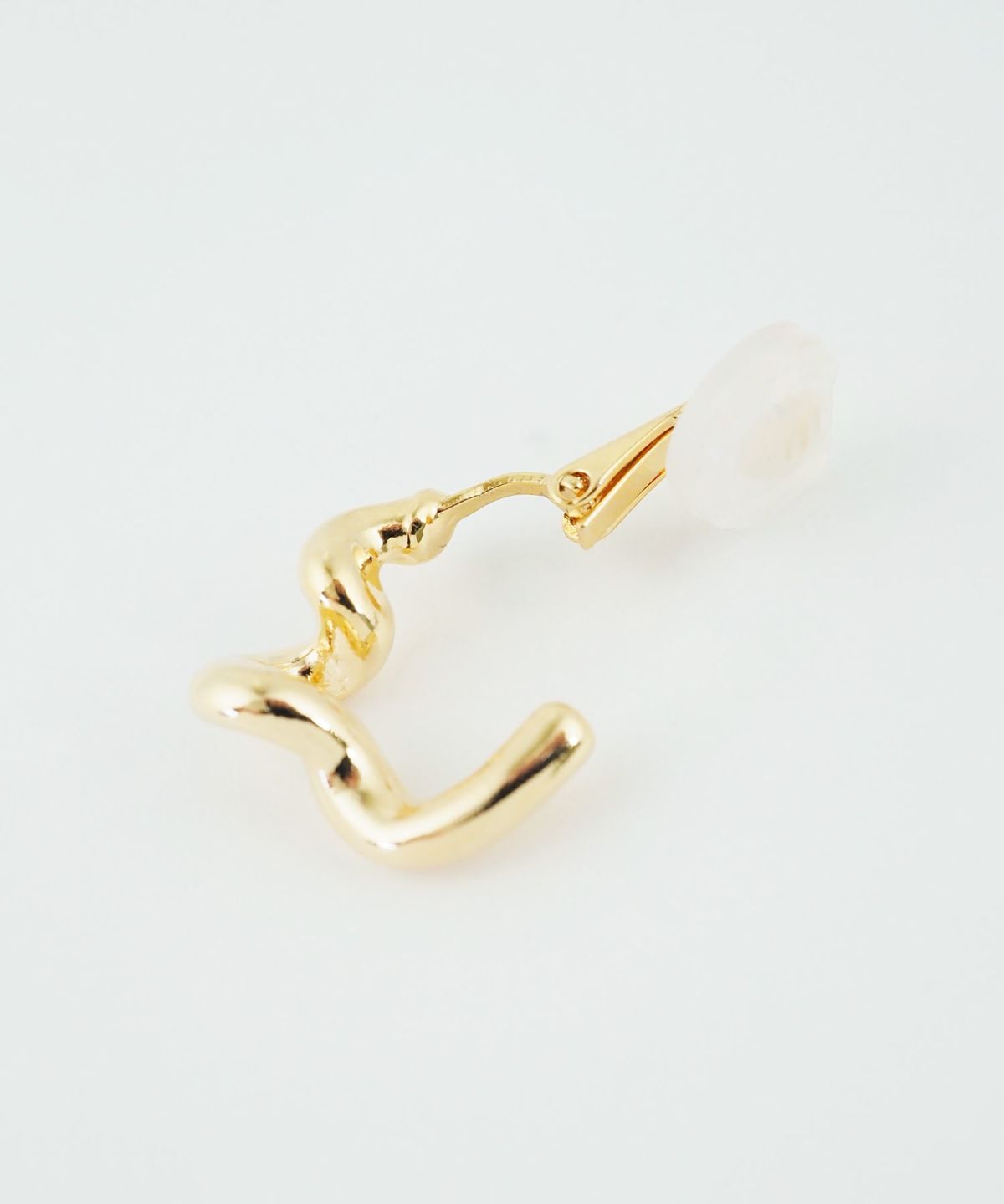 ツイストメタルフープイヤリング