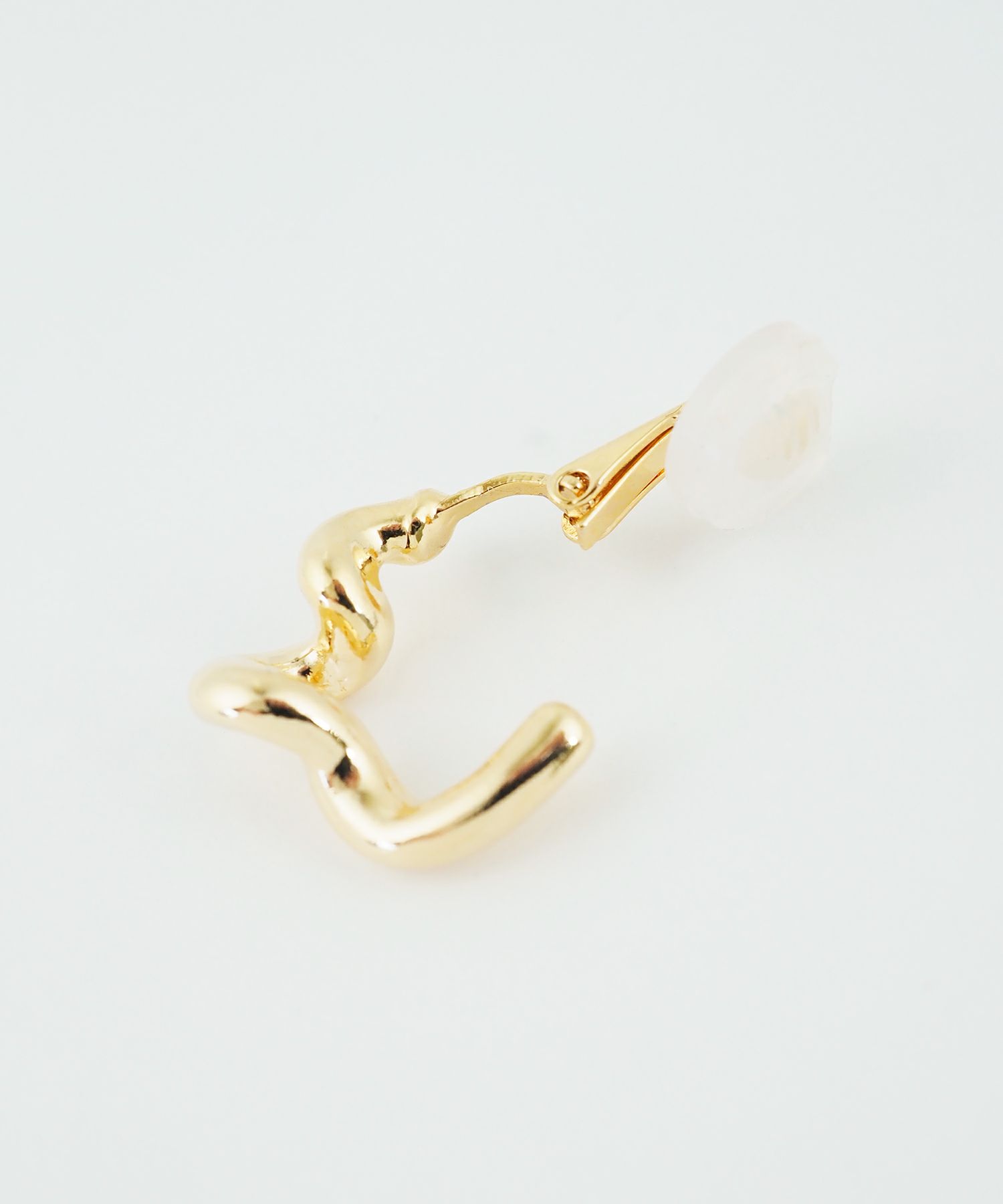 ツイストメタルフープイヤリング