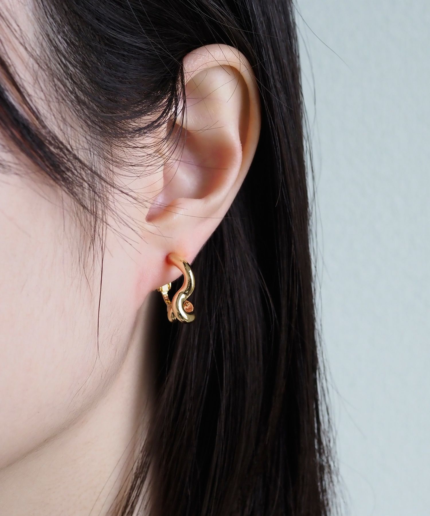 ツイストメタルフープイヤリング